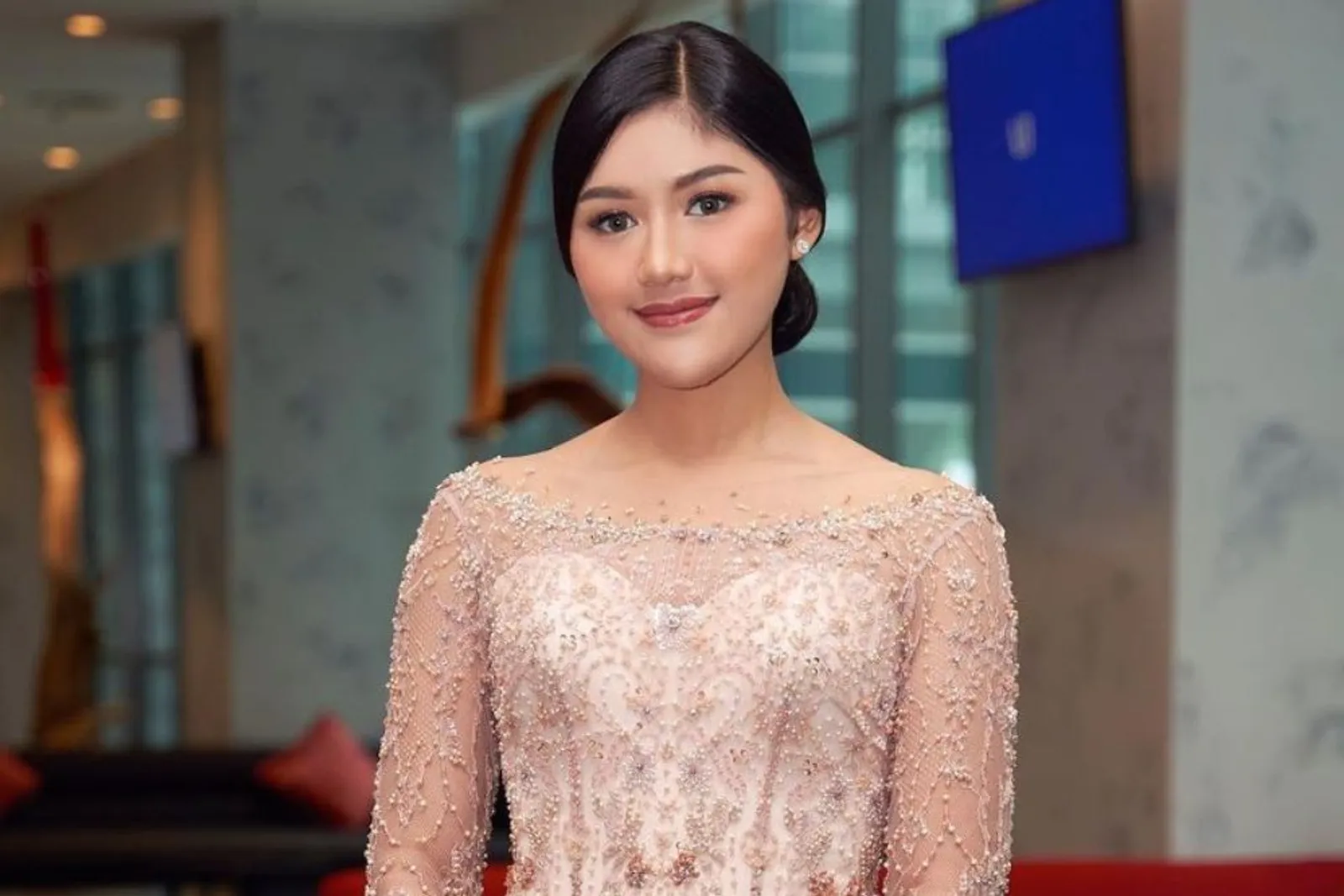 Potret Menawan Erina Gudono Berbalut Kebaya