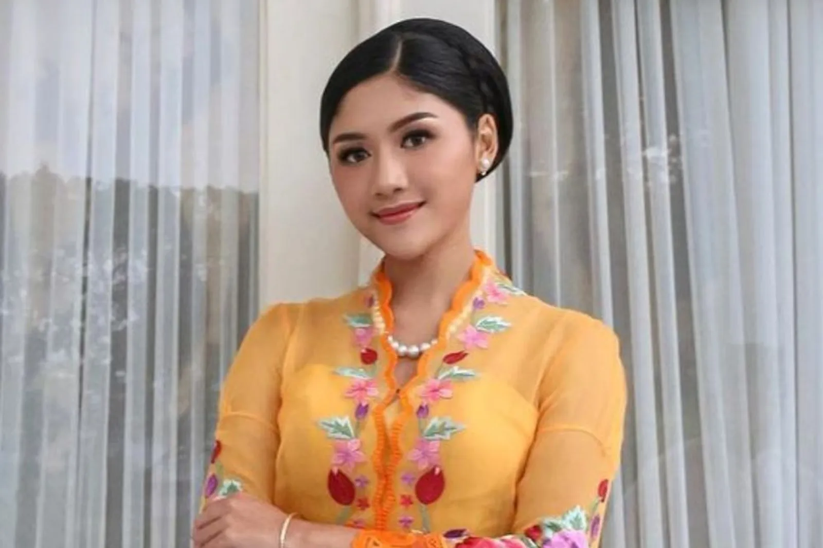 Potret Menawan Erina Gudono Berbalut Kebaya