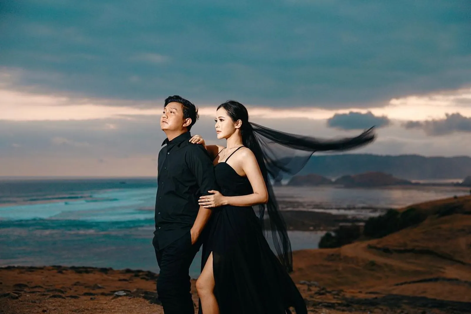 Bukan Pre-Wedding, 6 Pasang Seleb Ini Pilih Foto Post-Wedding Usai Sah