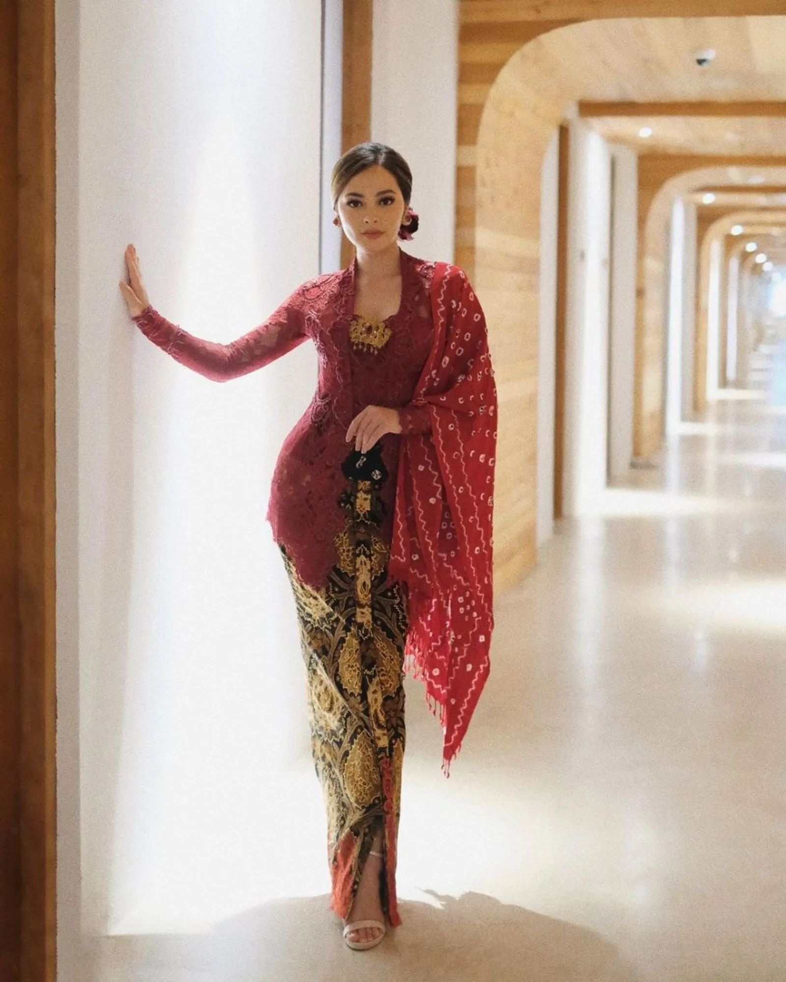 Inspirasi Kebaya Merah untuk Rayakan HUT RI