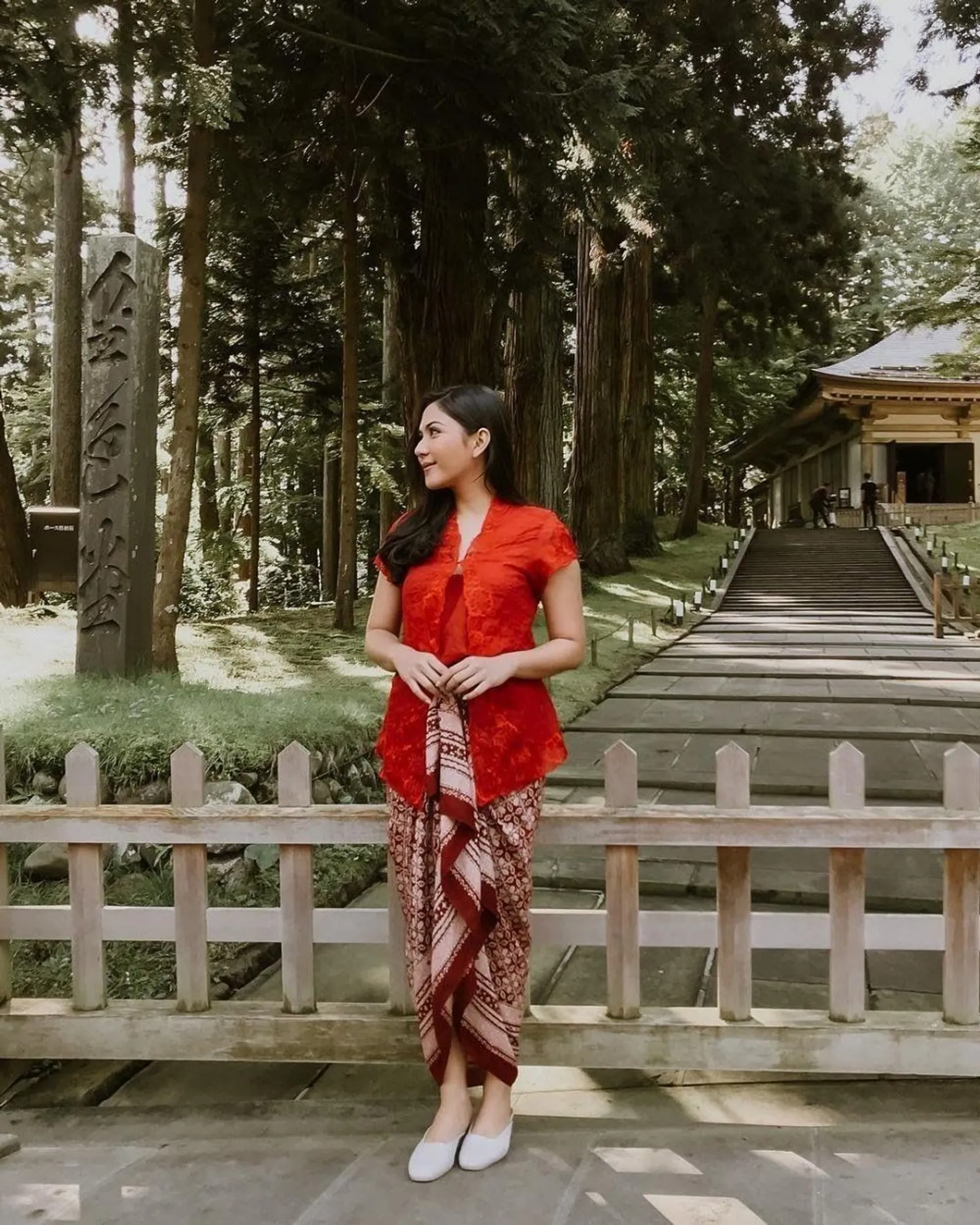 Inspirasi Kebaya Merah untuk Rayakan HUT RI