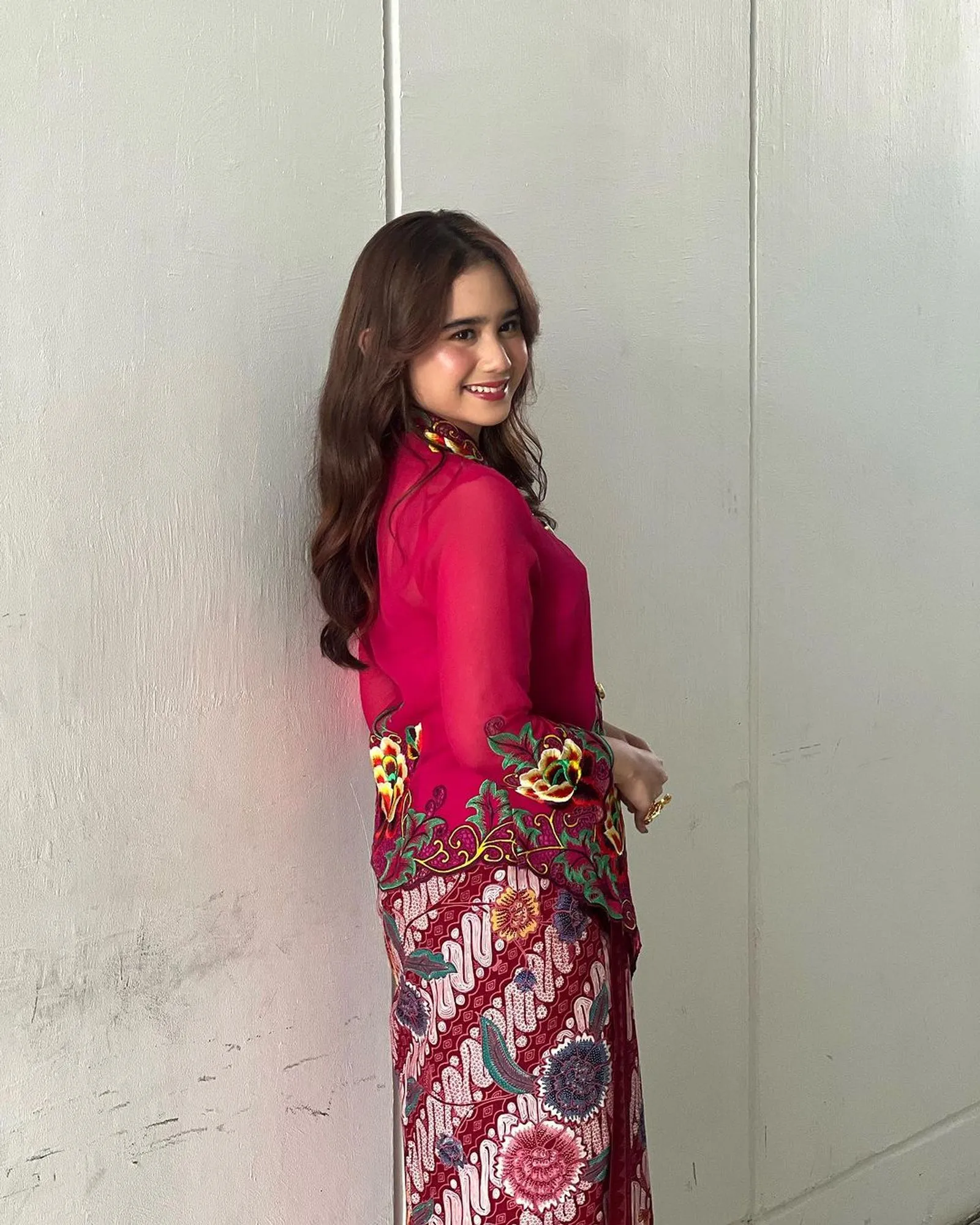 Inspirasi Kebaya Merah untuk Rayakan HUT RI