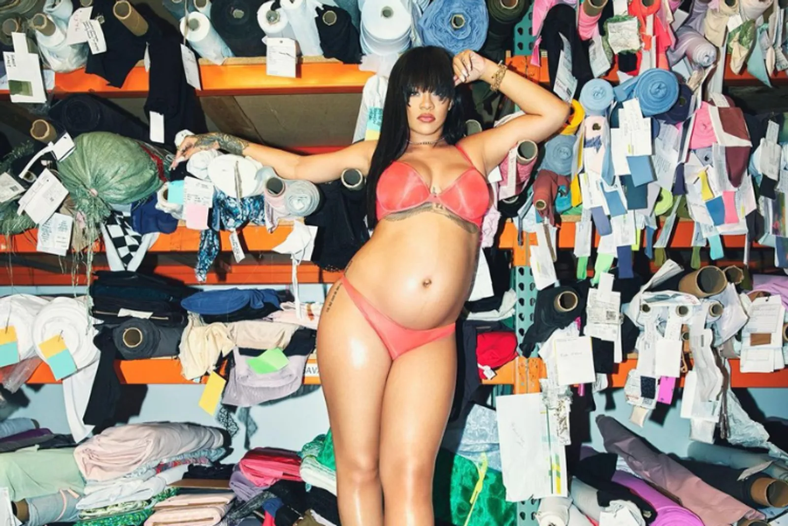 Rihanna Rilis Koleksi Savage x Fenty Maternity Collection