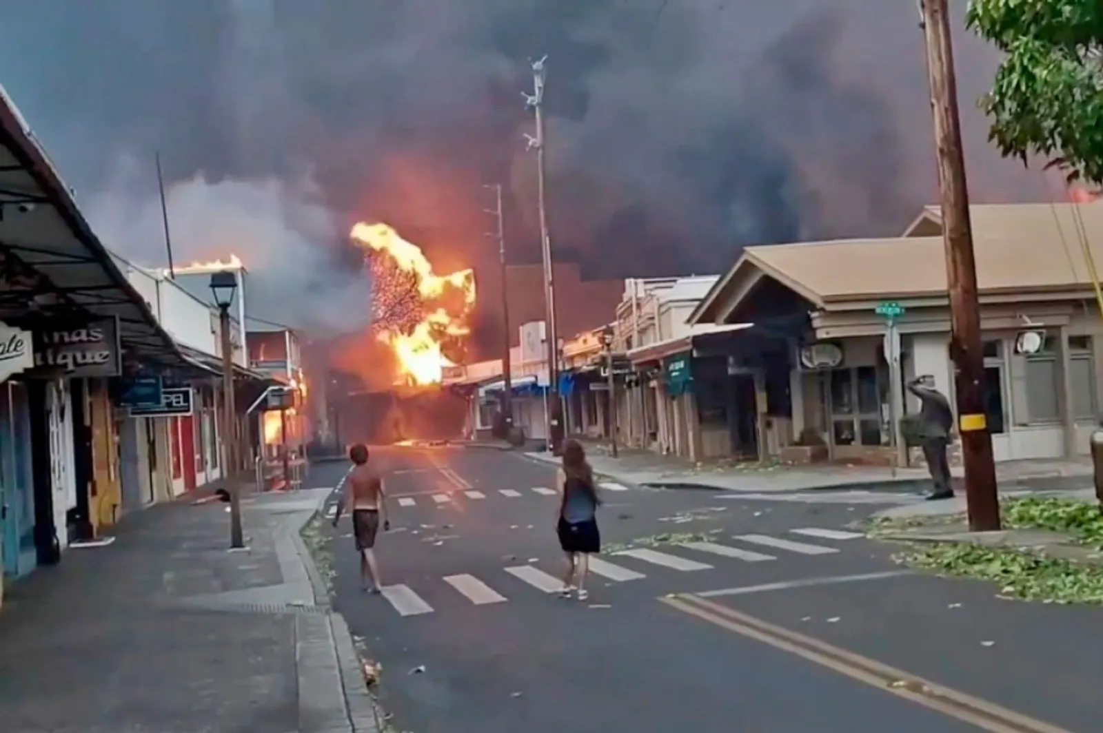 12 Potret Perbandingan Kota Lahaina di Hawaii Pasca Kebakaran Hutan