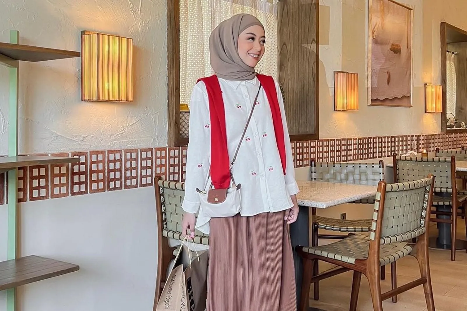 Cara Mix & Match Outfit Hijab untuk Meriahkan HUT RI ke-78