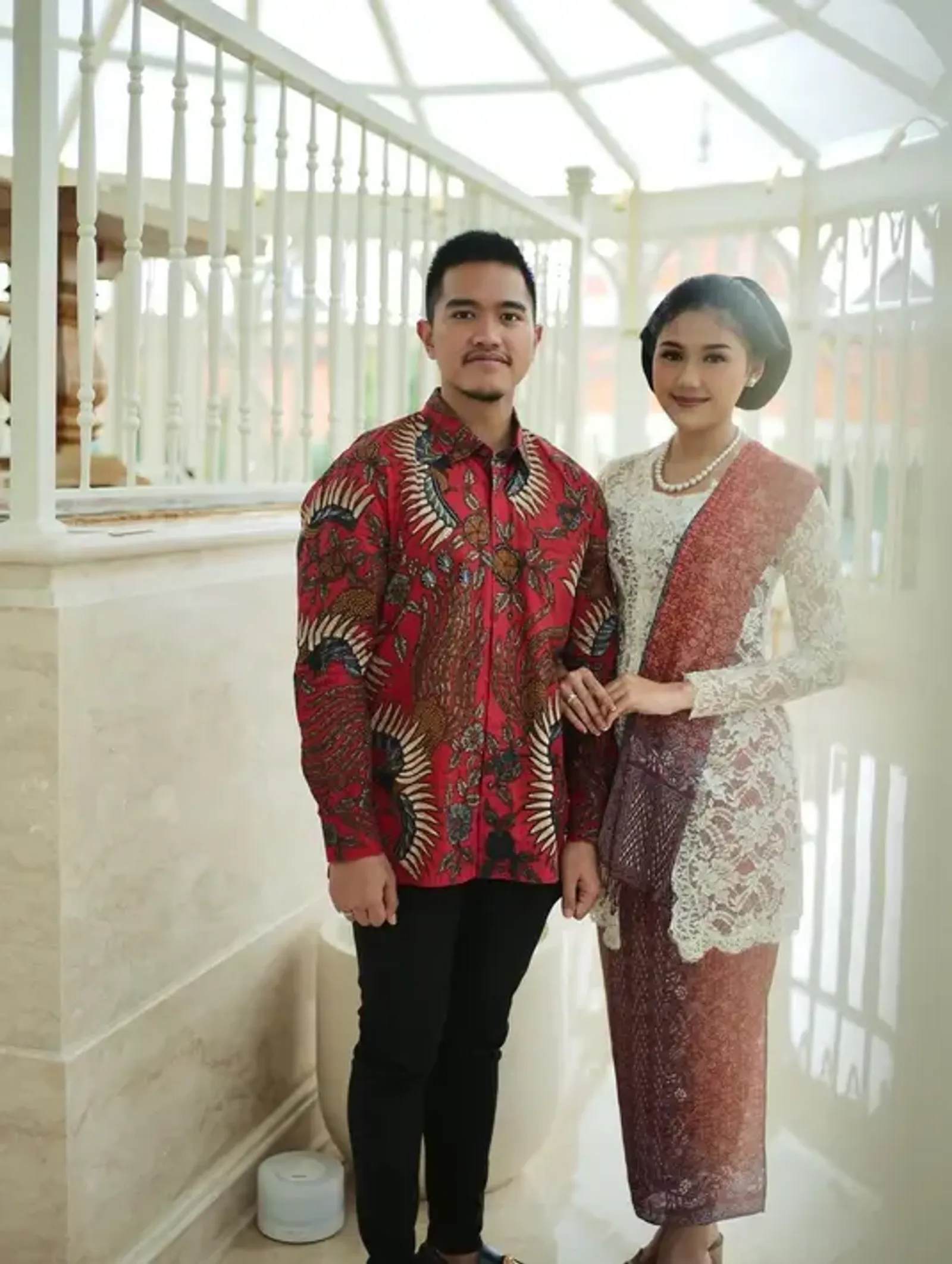 Gaya Kompak Kaesang Pangarep & Erina Gudono Jadi Inspirasi OOTD HUT RI