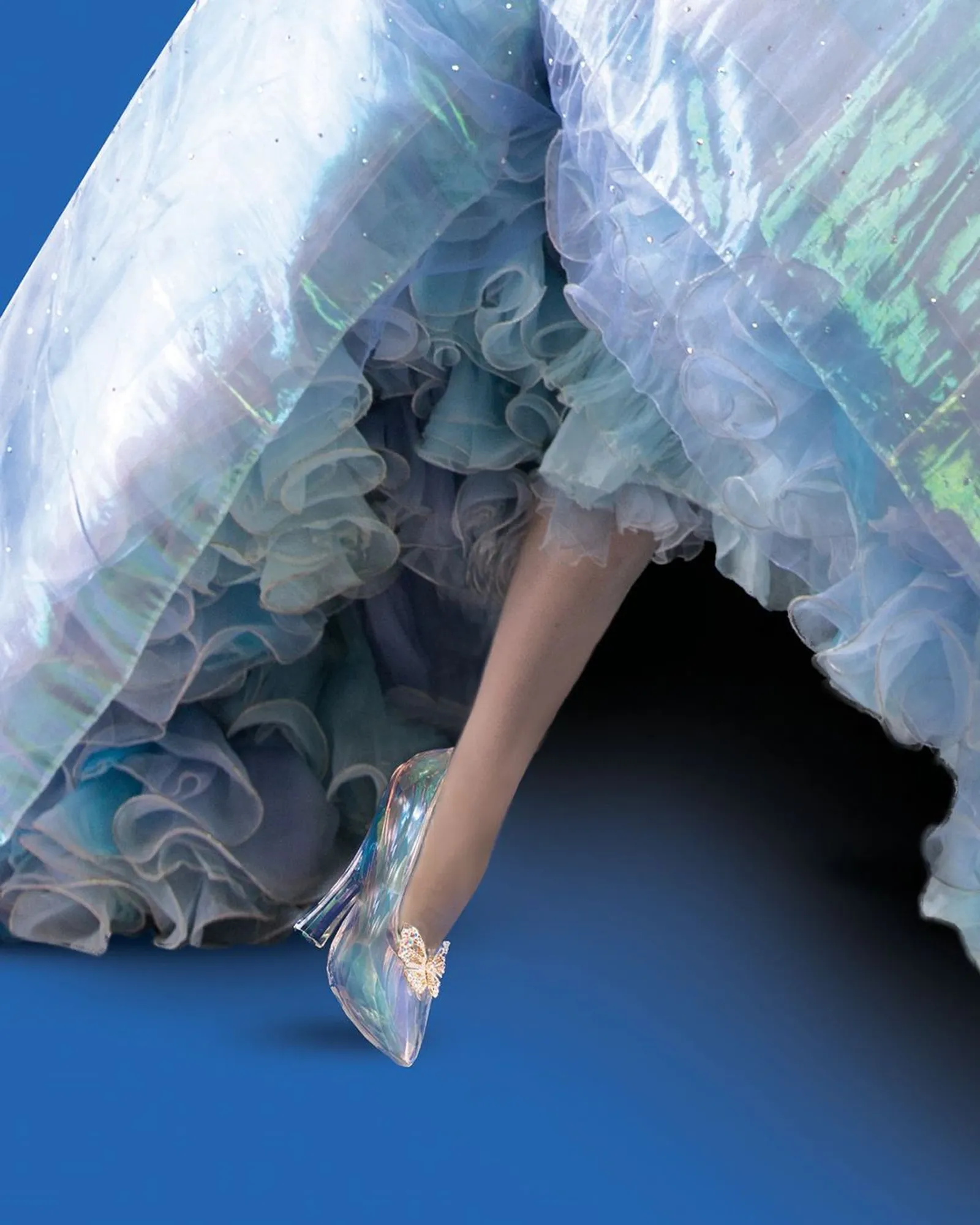 Swarovski Rancang Replika Sepatu Kaca Cinderella Bertabur Kristal