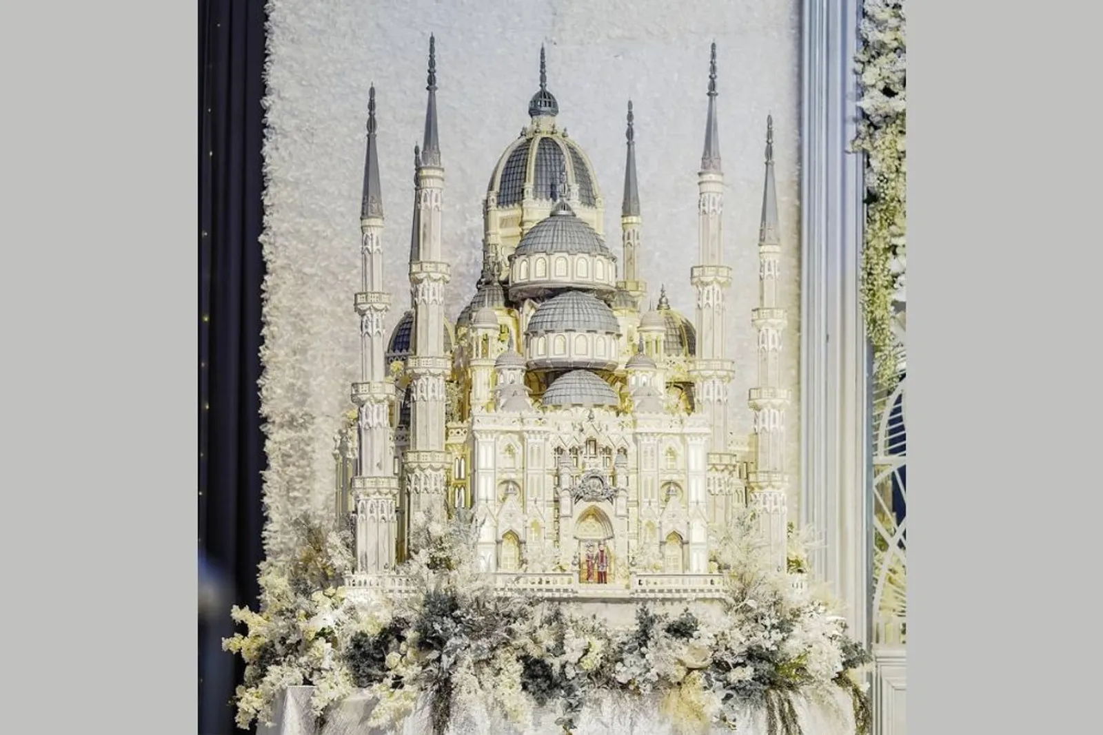 8 Kue Pernikahan Mewah Para Artis Indonesia, Bentuknya Istana Megah