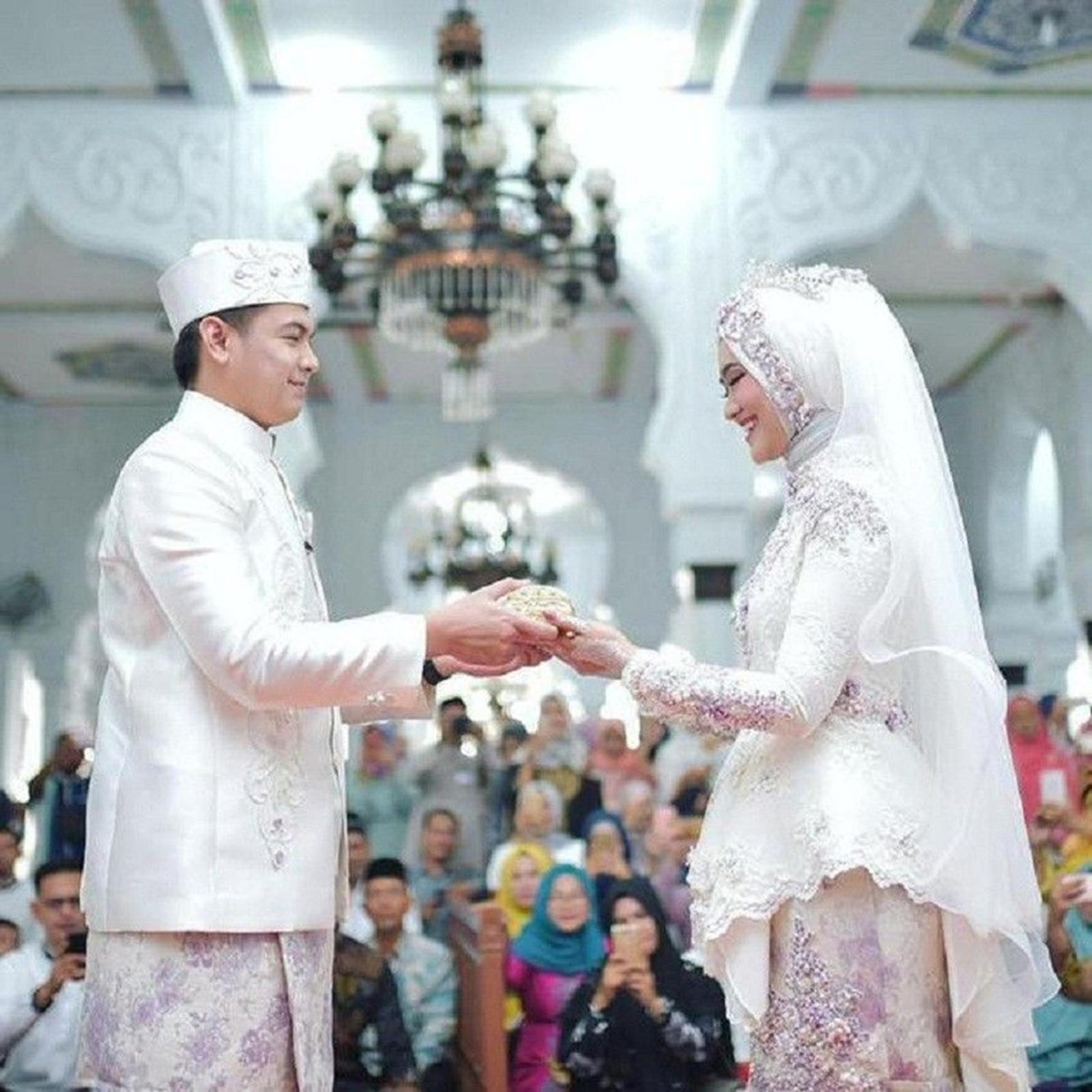 Penuh Syahdu, 9 Pasangan Seleb Ini Menggelar Pernikahan di Masjid