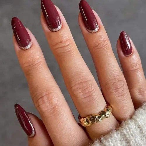 Inspirasi Burgundy Nail Art, Bikin Kuku Terlihat Mewah