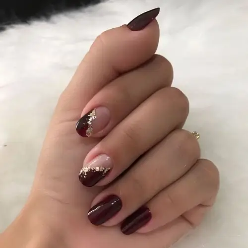 Inspirasi Burgundy Nail Art, Bikin Kuku Terlihat Mewah