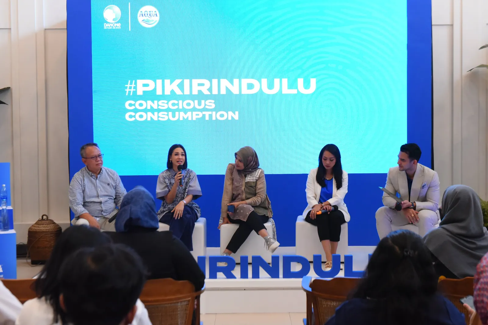 AQUA Perkenalkan Conscious Consumption Lewat Kampanye #PikirinDulu