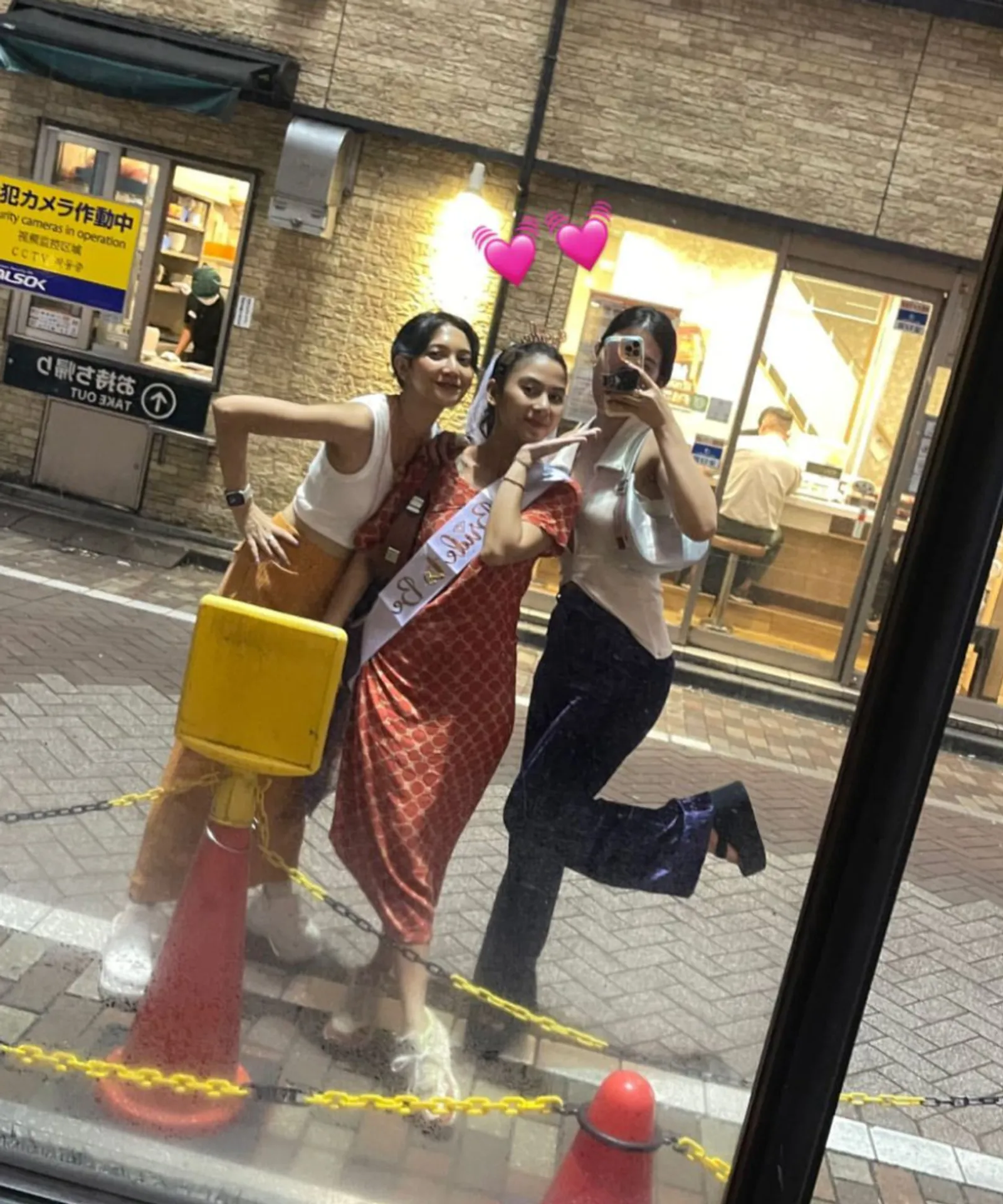 7 Potret Bridal Shower Adinda Thomas di Tokyo, Heboh Pakai Daster!