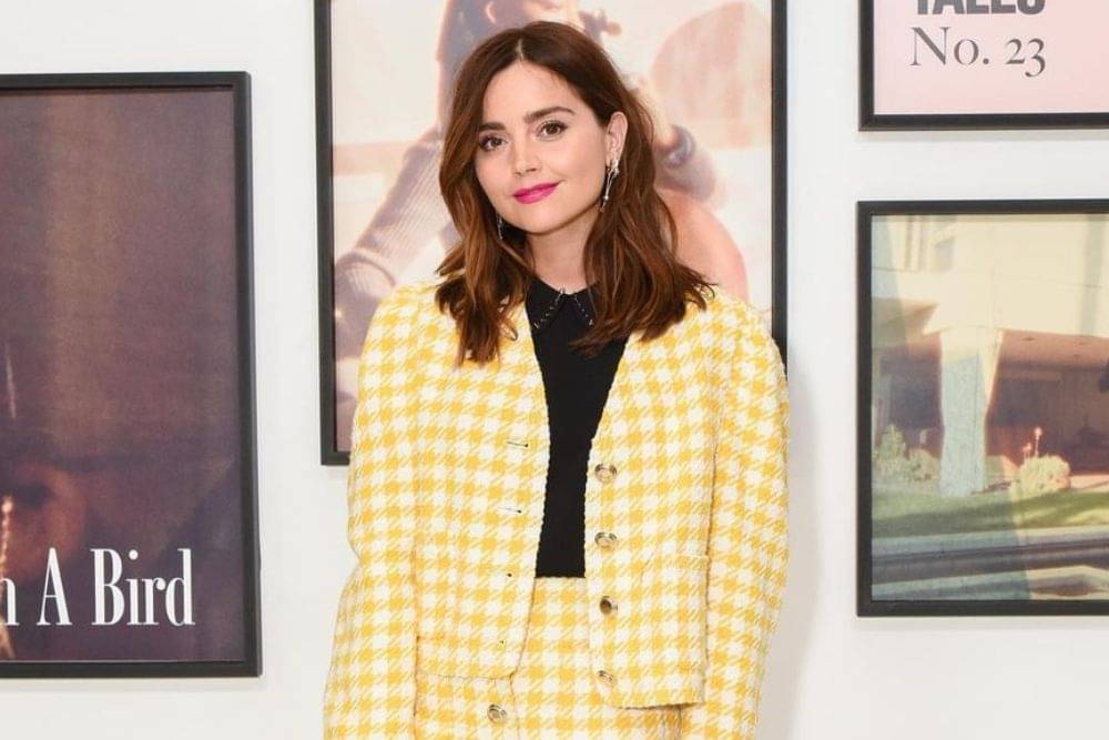 Ragam Riasan Jenna Coleman, Natural Hinggal Bold