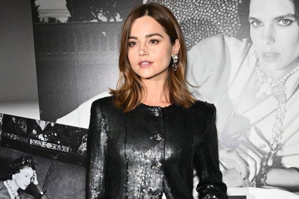 Ragam Riasan Jenna Coleman, Natural Hinggal Bold