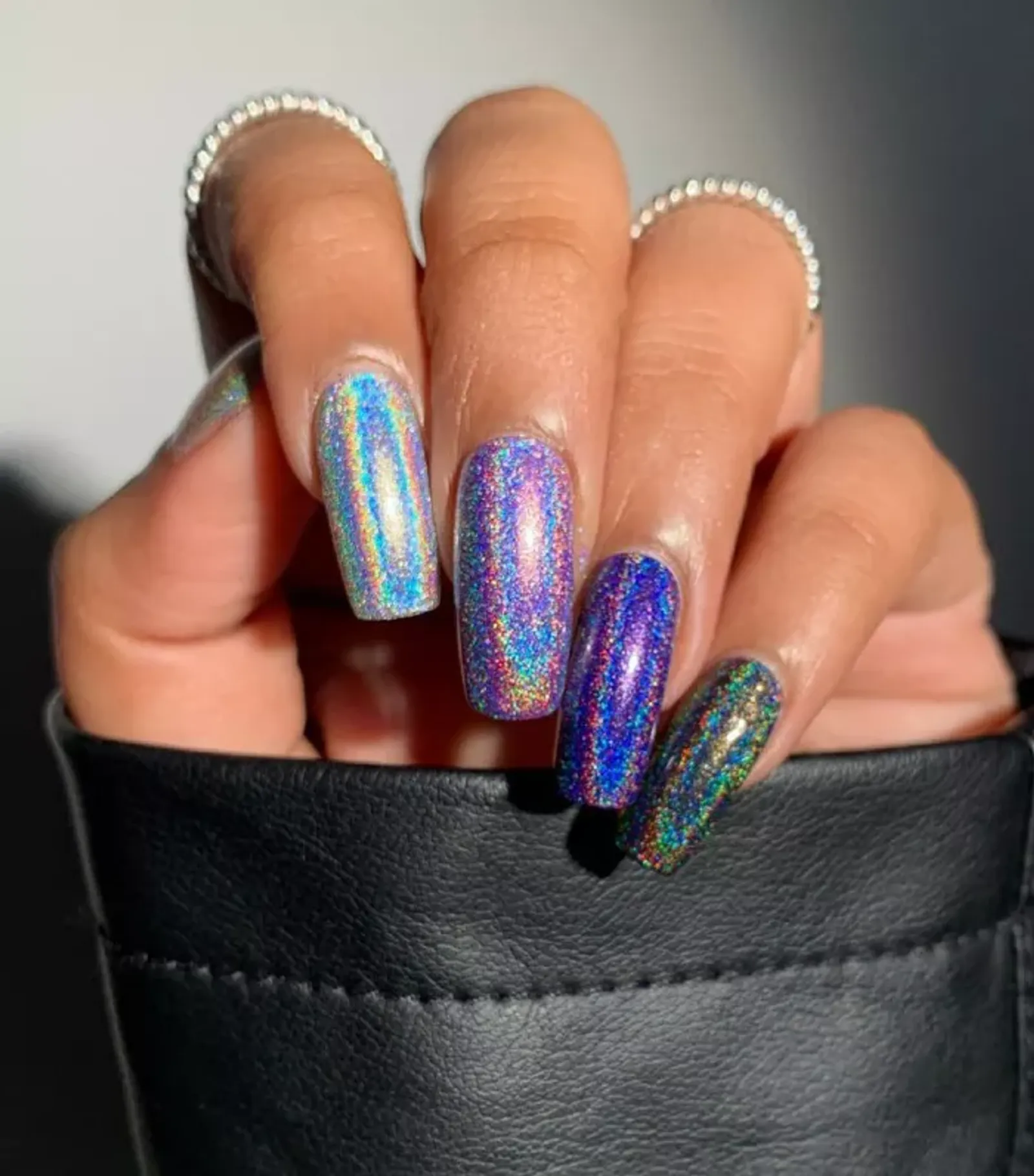 Inspirasi Nail Art Cat Eye, Penampilan Jadi Auto Statement!