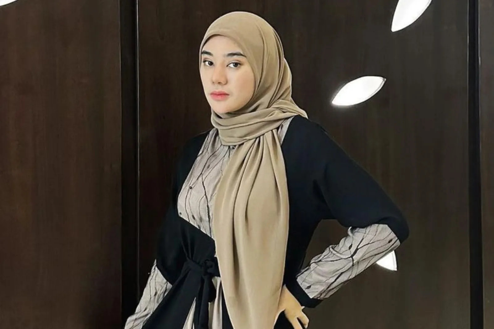 Dulu Seksi, Intip Potret Terkini Clara Shinta yang Tampil Tertutup 