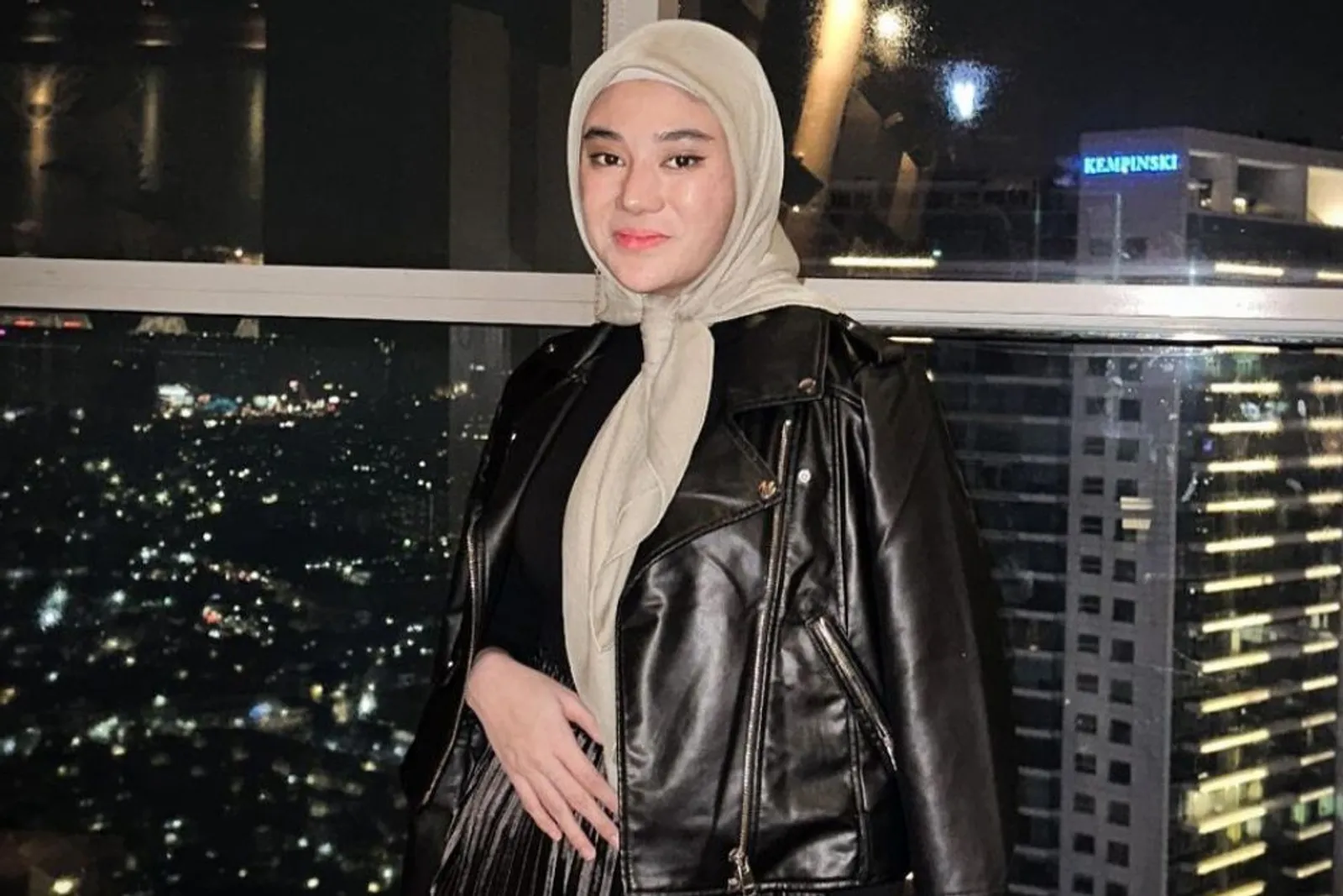 Dulu Seksi, Intip Potret Terkini Clara Shinta yang Tampil Tertutup 