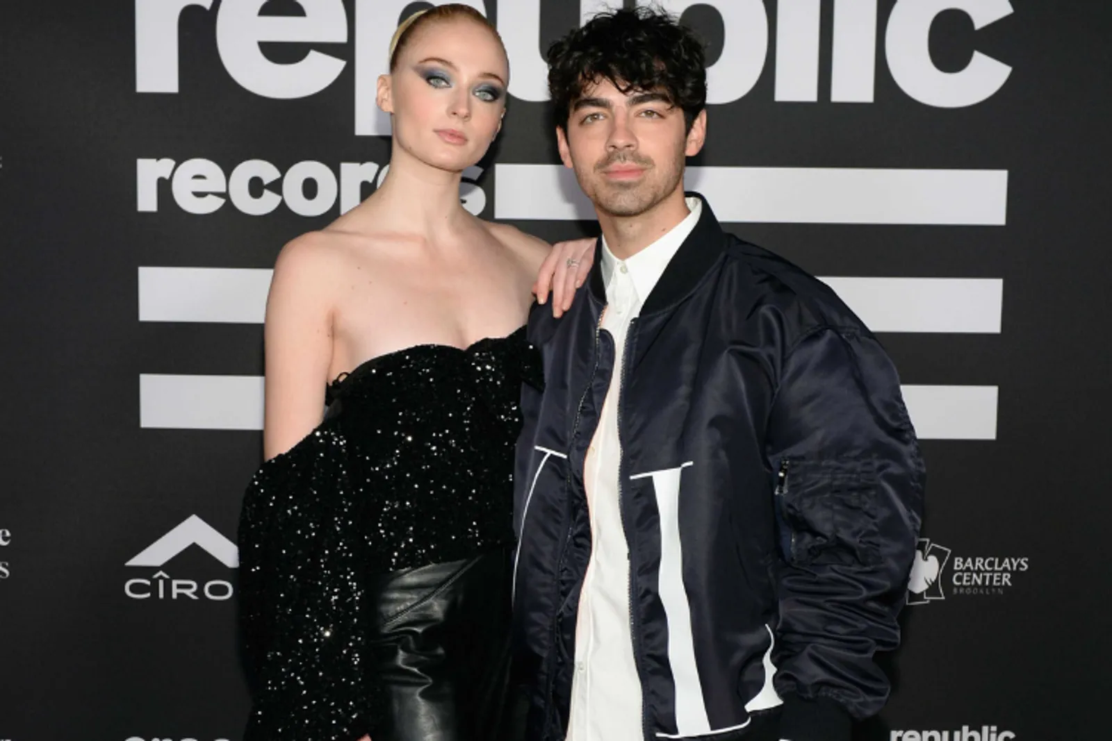 Gaya Serasi Sophie Turner & Joe Jonas di Karpet Merah Sebelum Bercerai