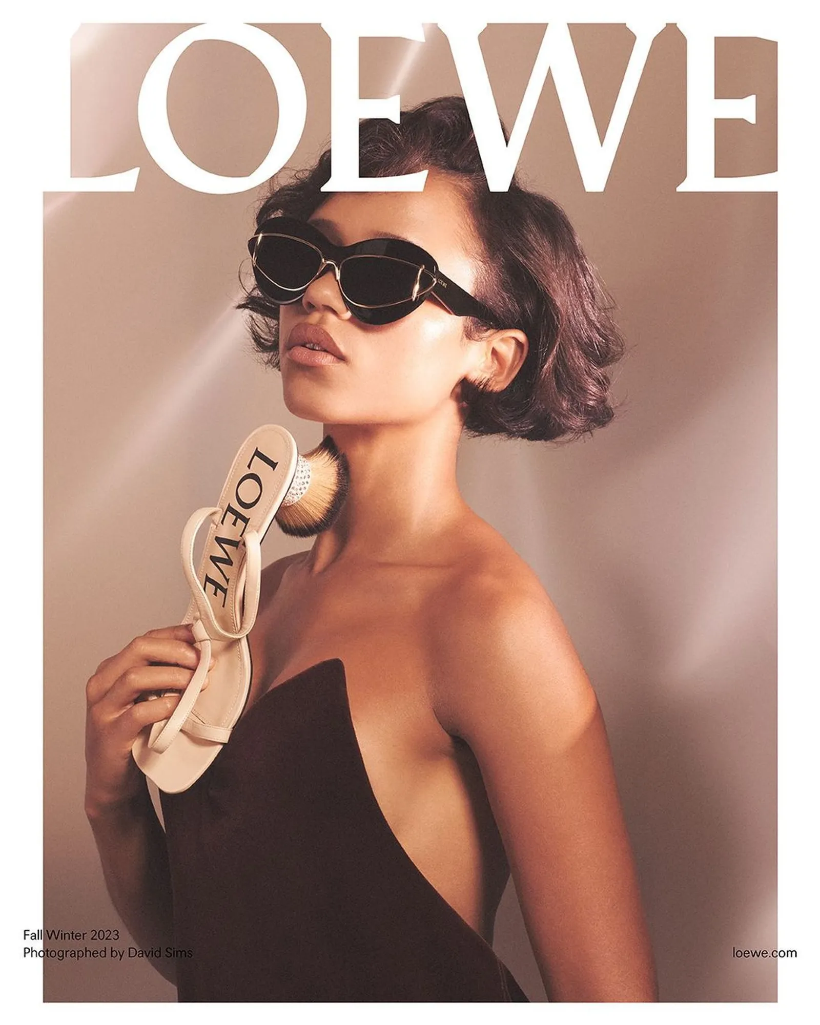 Loewe Rilis Campaign Fall 2023 Dibintangi Taylor Russel dan Tang Wei