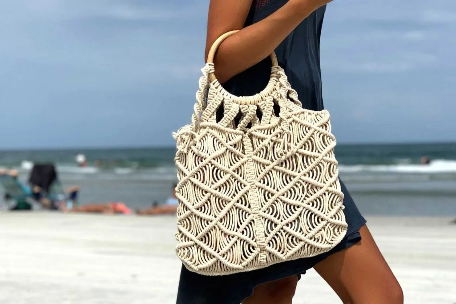 Rekomendasi Model Beach Bag untuk OOTD Liburan ke Pantai