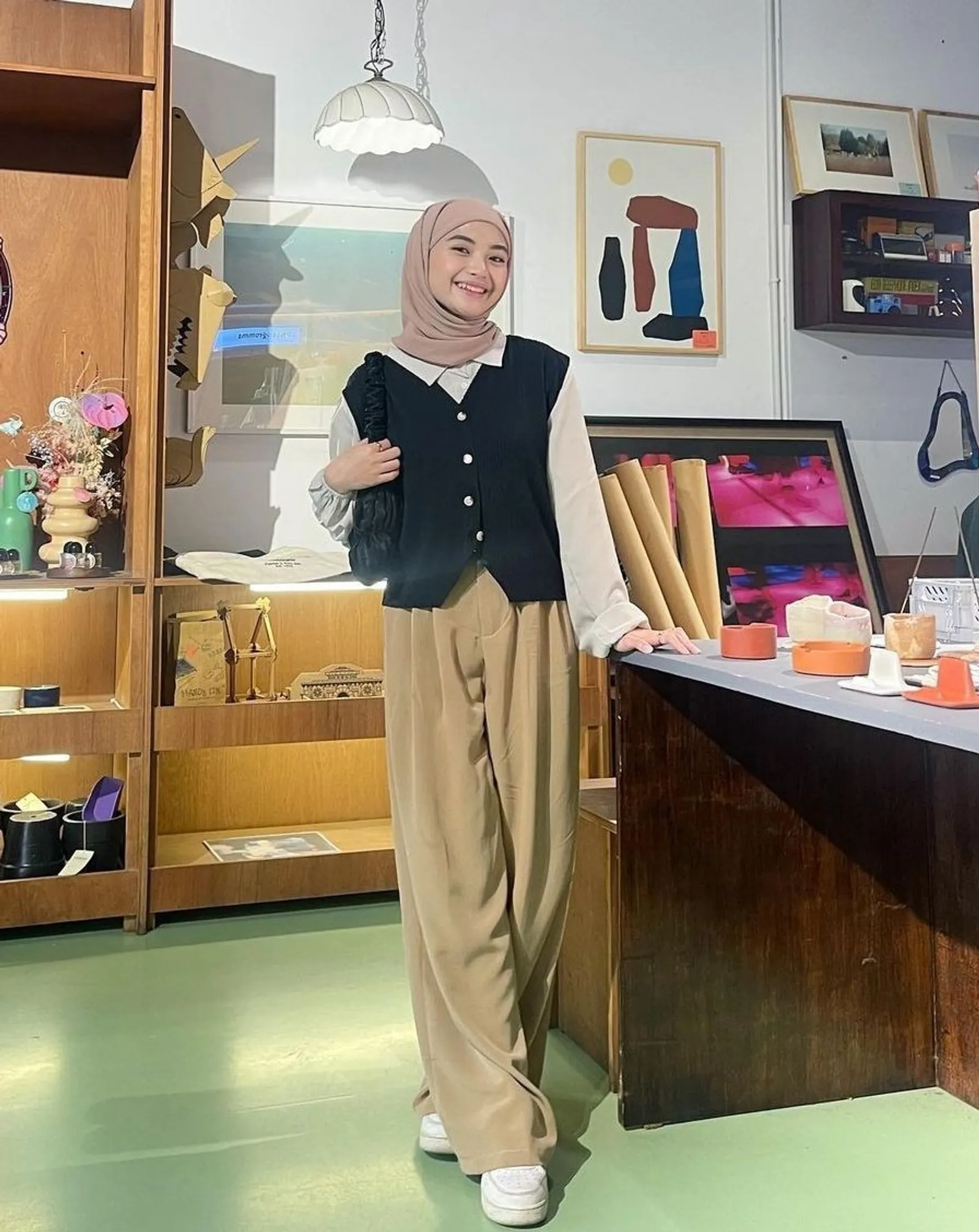 Ide Outfit Hijab dengan Gaya Vintage Kasual