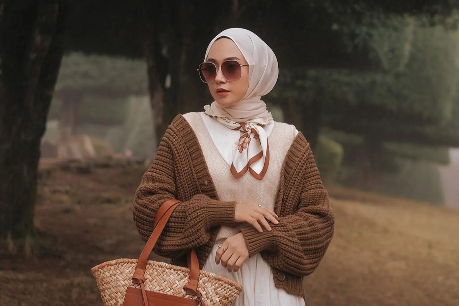 Ide Outfit Hijab dengan Gaya Vintage Kasual