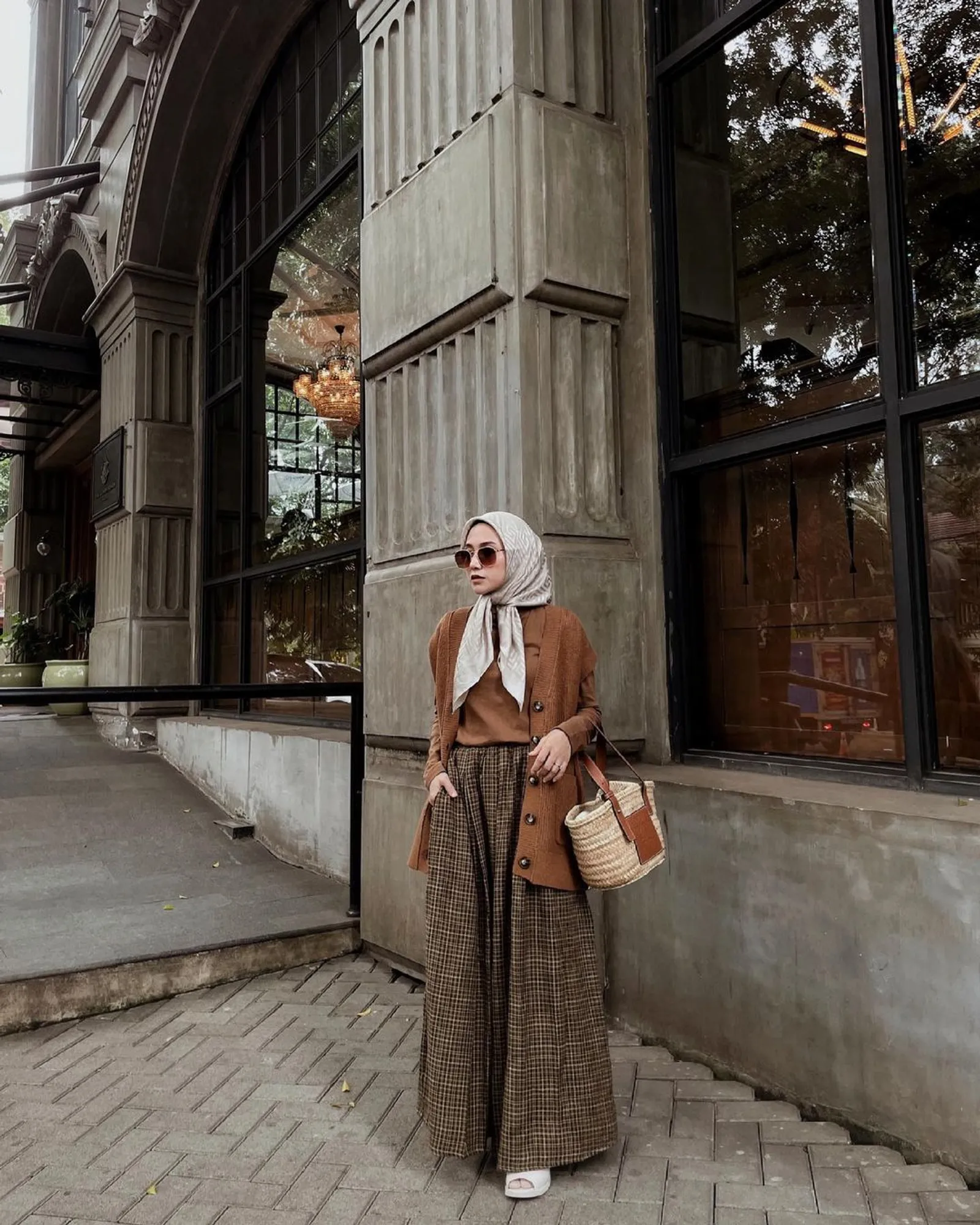 Ide Outfit Hijab dengan Gaya Vintage Kasual