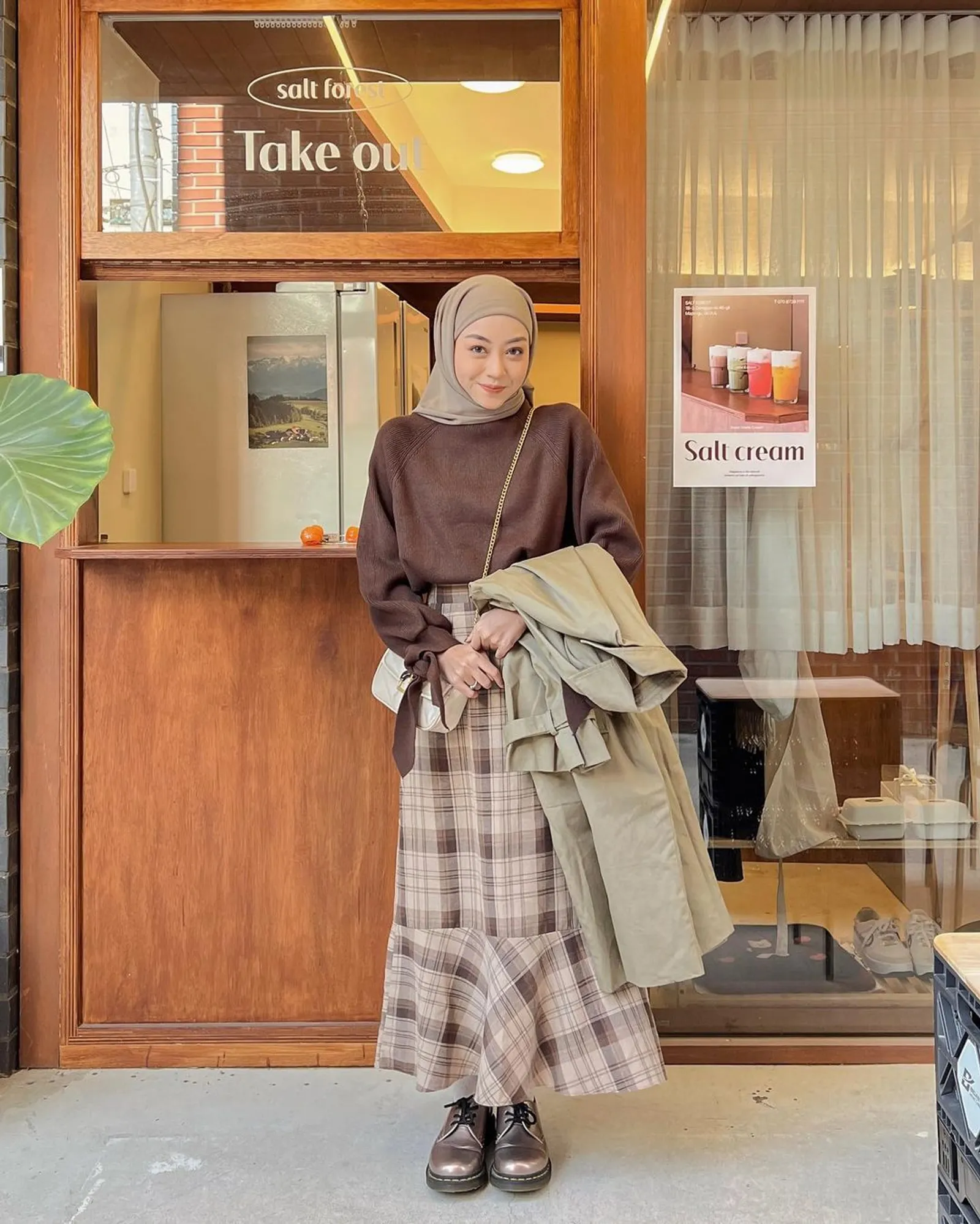 Ide Outfit Hijab dengan Gaya Vintage Kasual