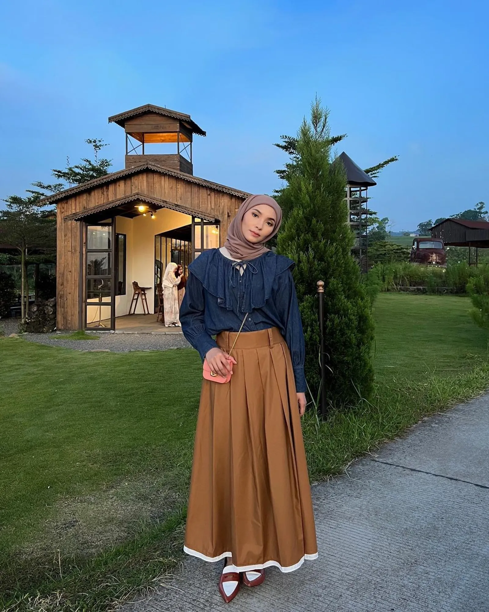 Ide Outfit Hijab dengan Gaya Vintage Kasual