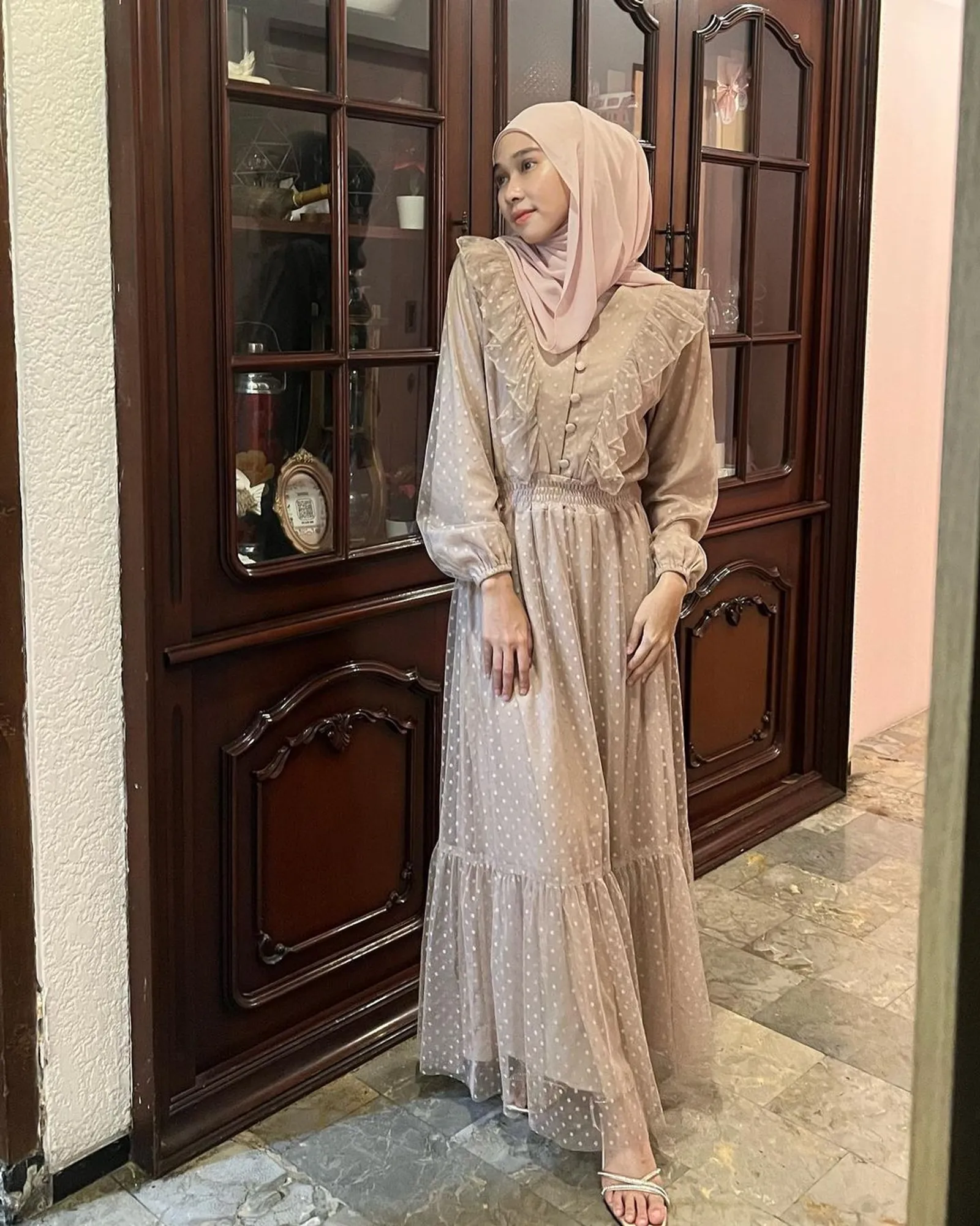 Ide Outfit Hijab dengan Gaya Vintage Kasual