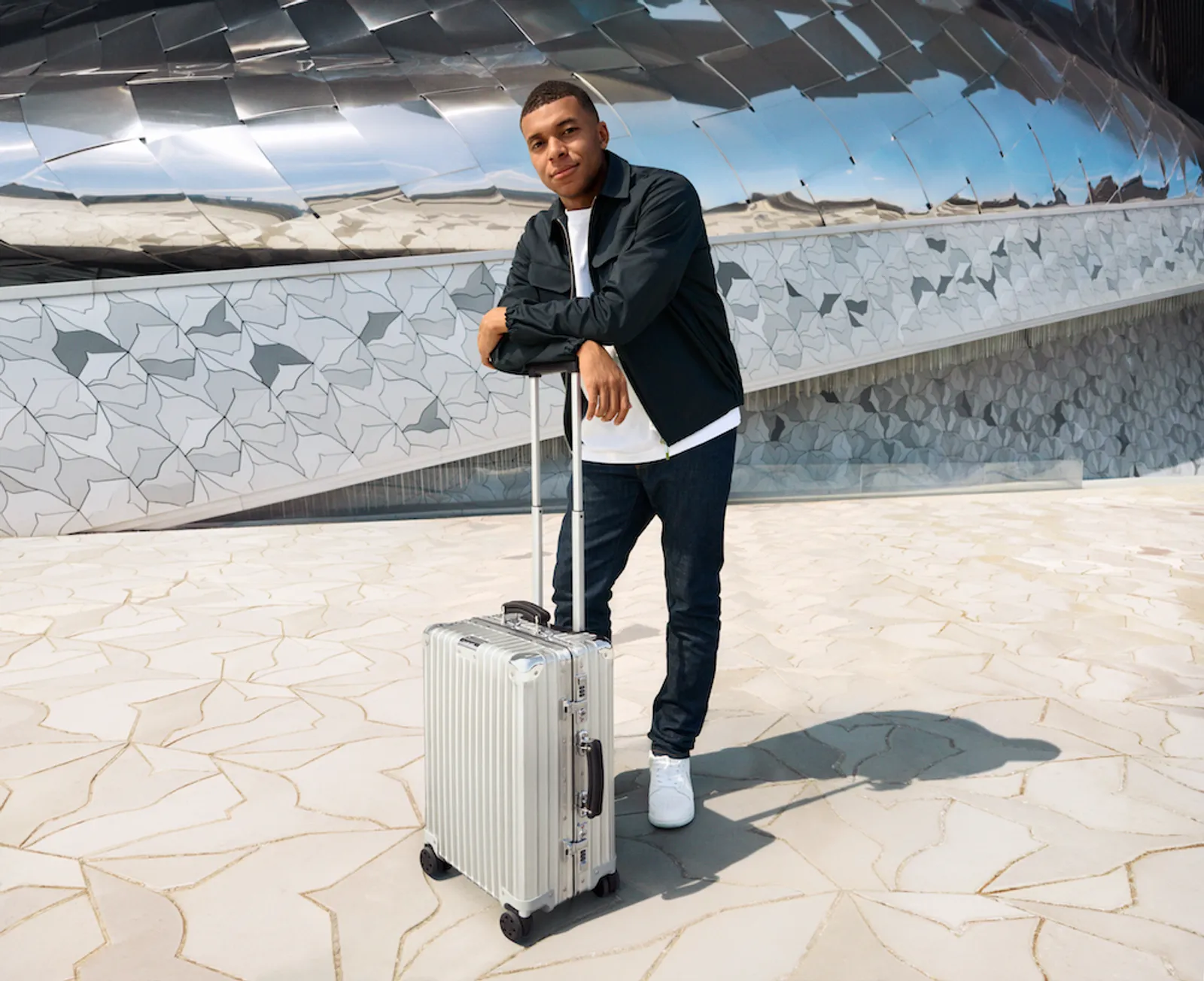 Rosé ‘BLACKPINK’, Mbappé dan Lewis Hamilton Bintangi Campaign Rimowa