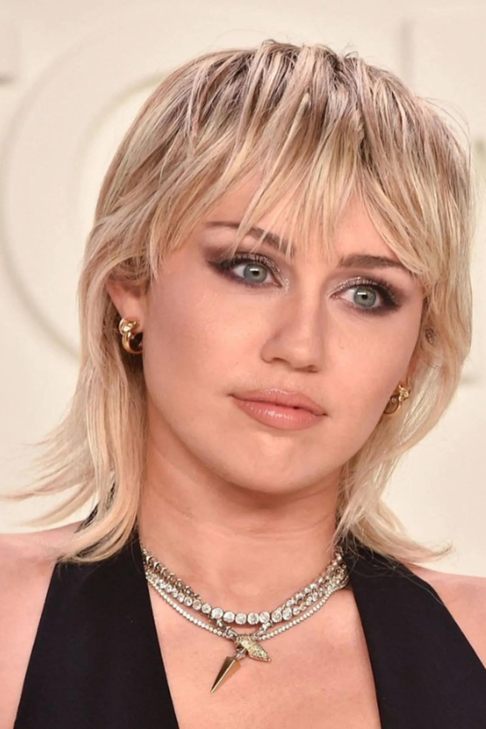 Berbagai Gaya Rambut Miley Cyrus yang Patut Dicoba