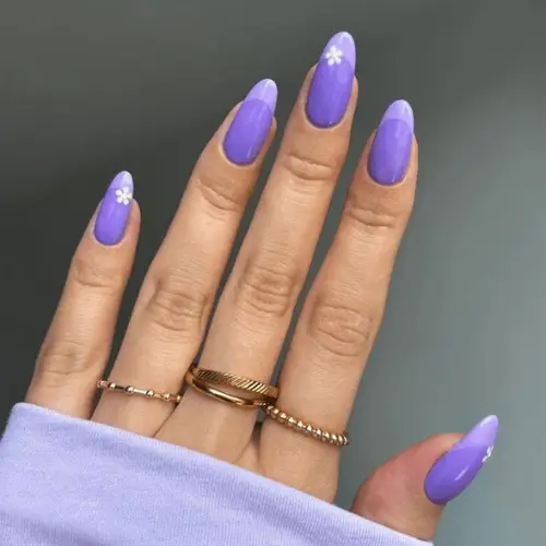 Inspirasi Two Tone French Nails yang Minimalis dan Elegan