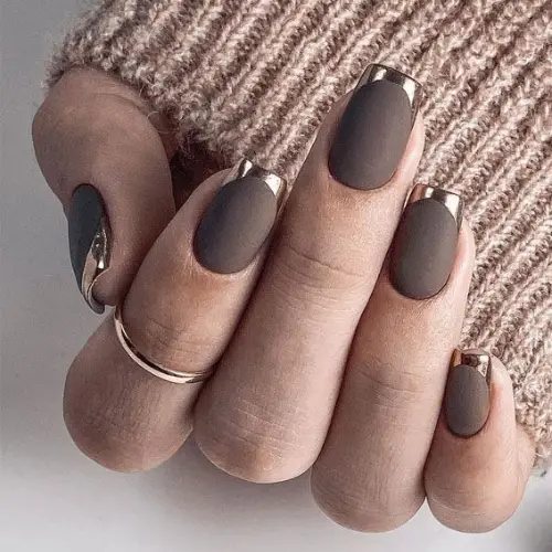 Inspirasi Two Tone French Nails yang Minimalis dan Elegan