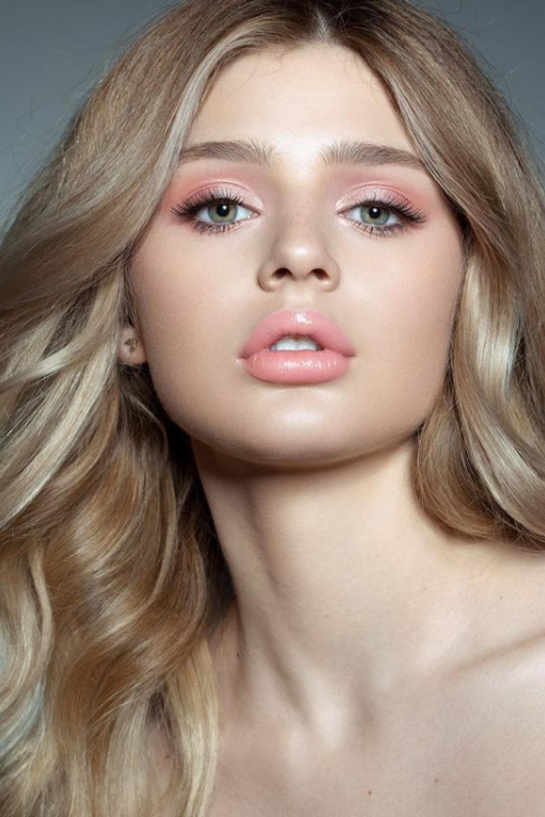 Gaya Makeup Tahun 90-an yang Masih Eksis Hingga Kini
