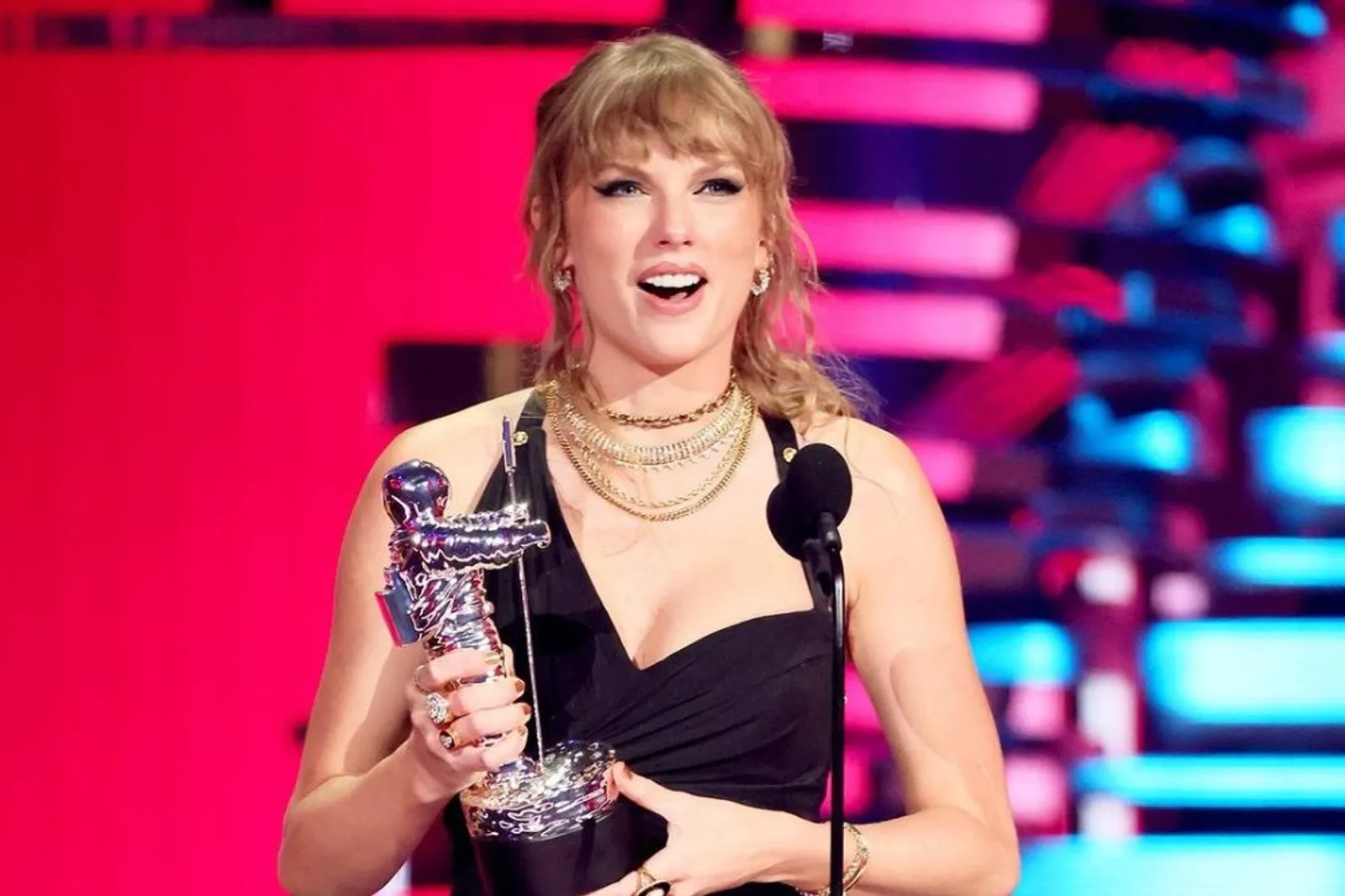 Taylor Swift Borong Moonman, Intip Daftar Pemenang MTV VMAs 2023!