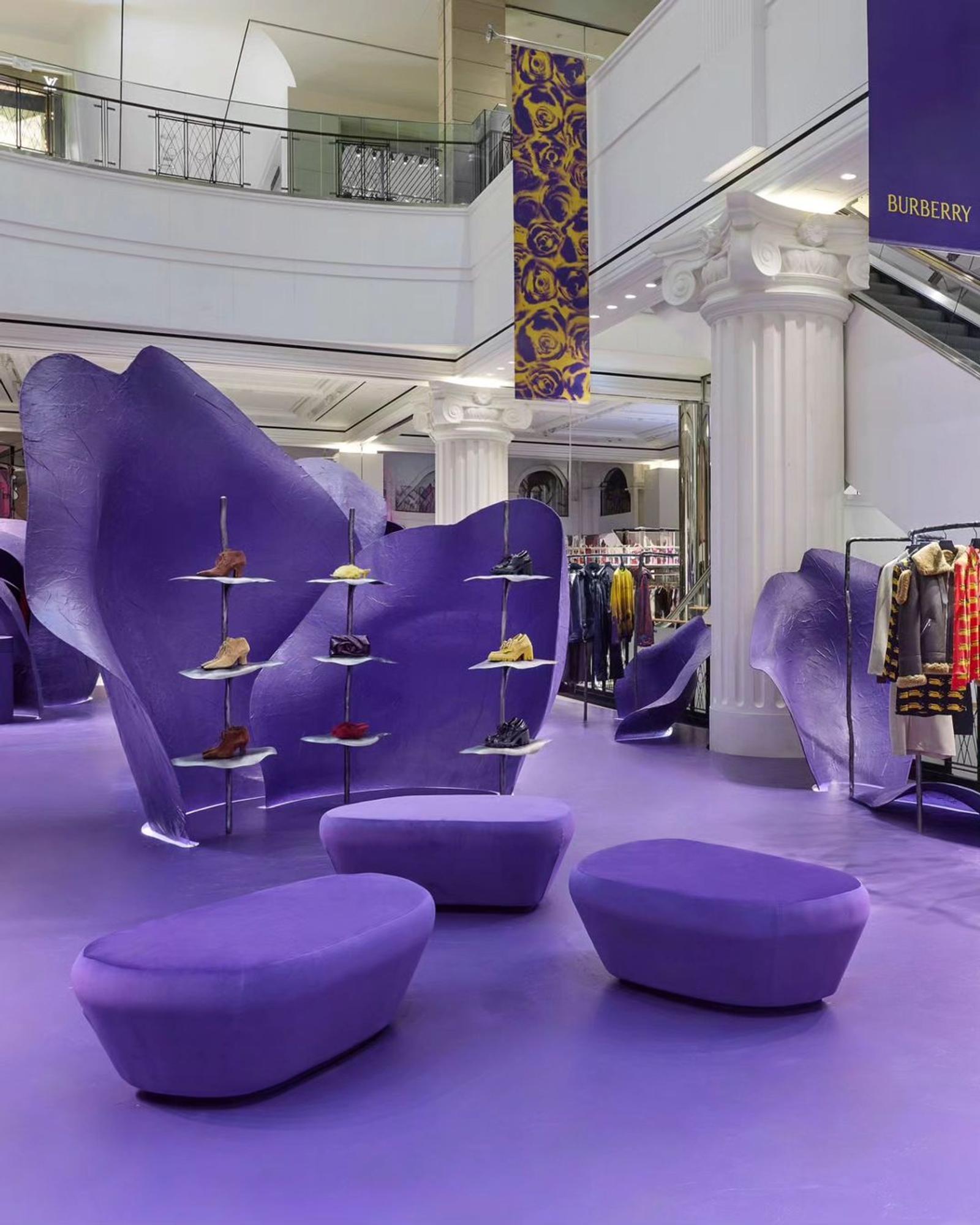Danielle 'NewJeans' Curi Perhatian di Event Pop-Up Store Burberry