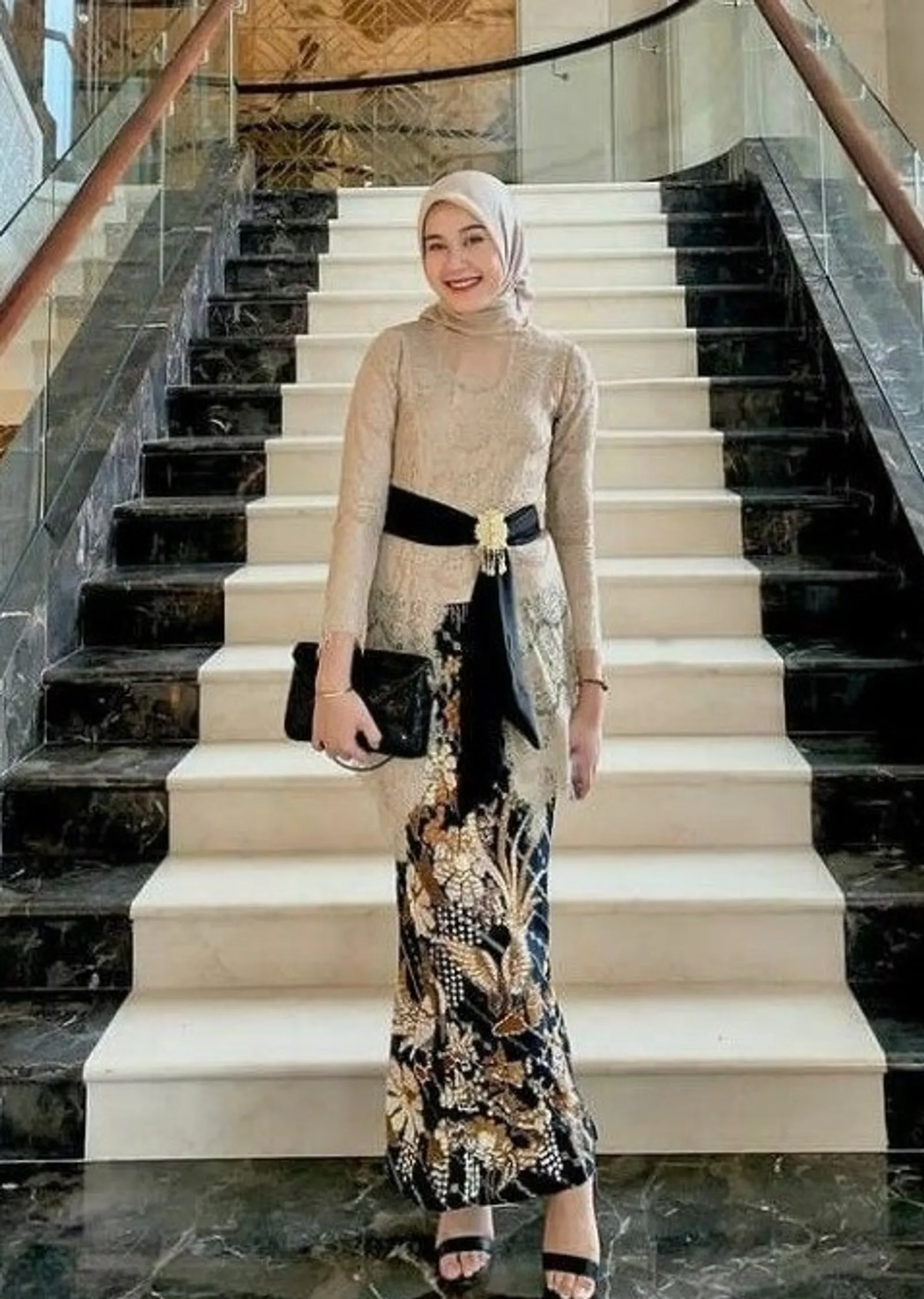 10 Model Kebaya Bali Modern Remaja yang Elegan dan Modis