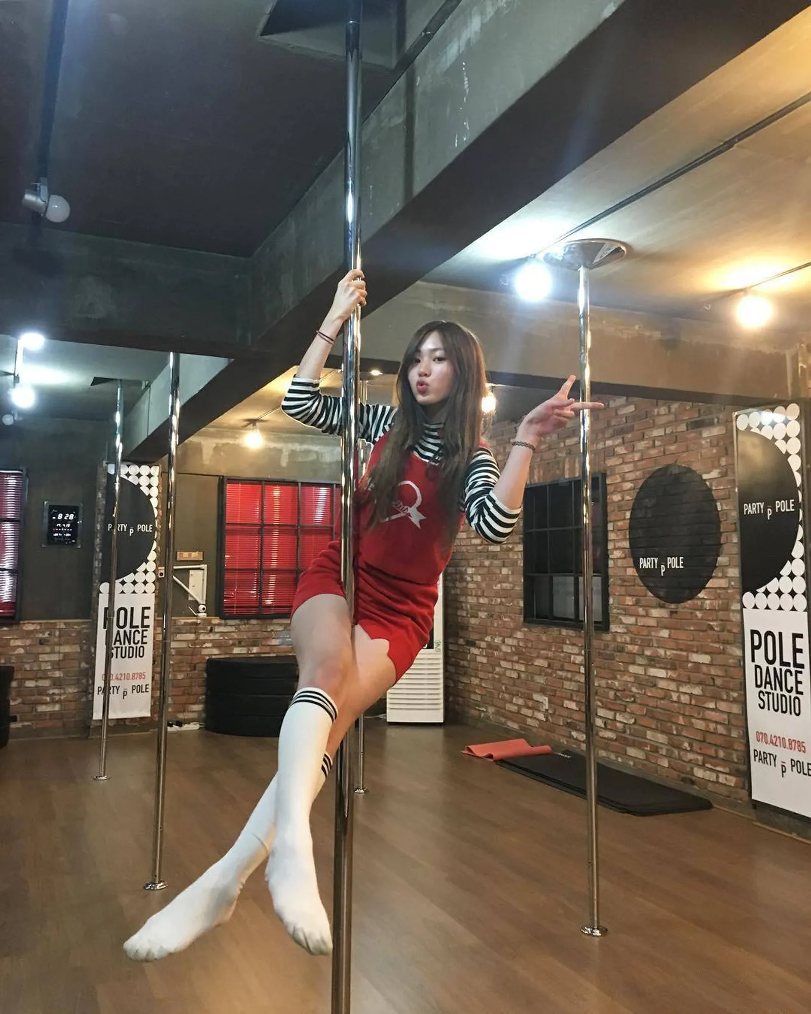 Intip Aksi Idol Kpop Unjuk Kemampuan Pole Dance