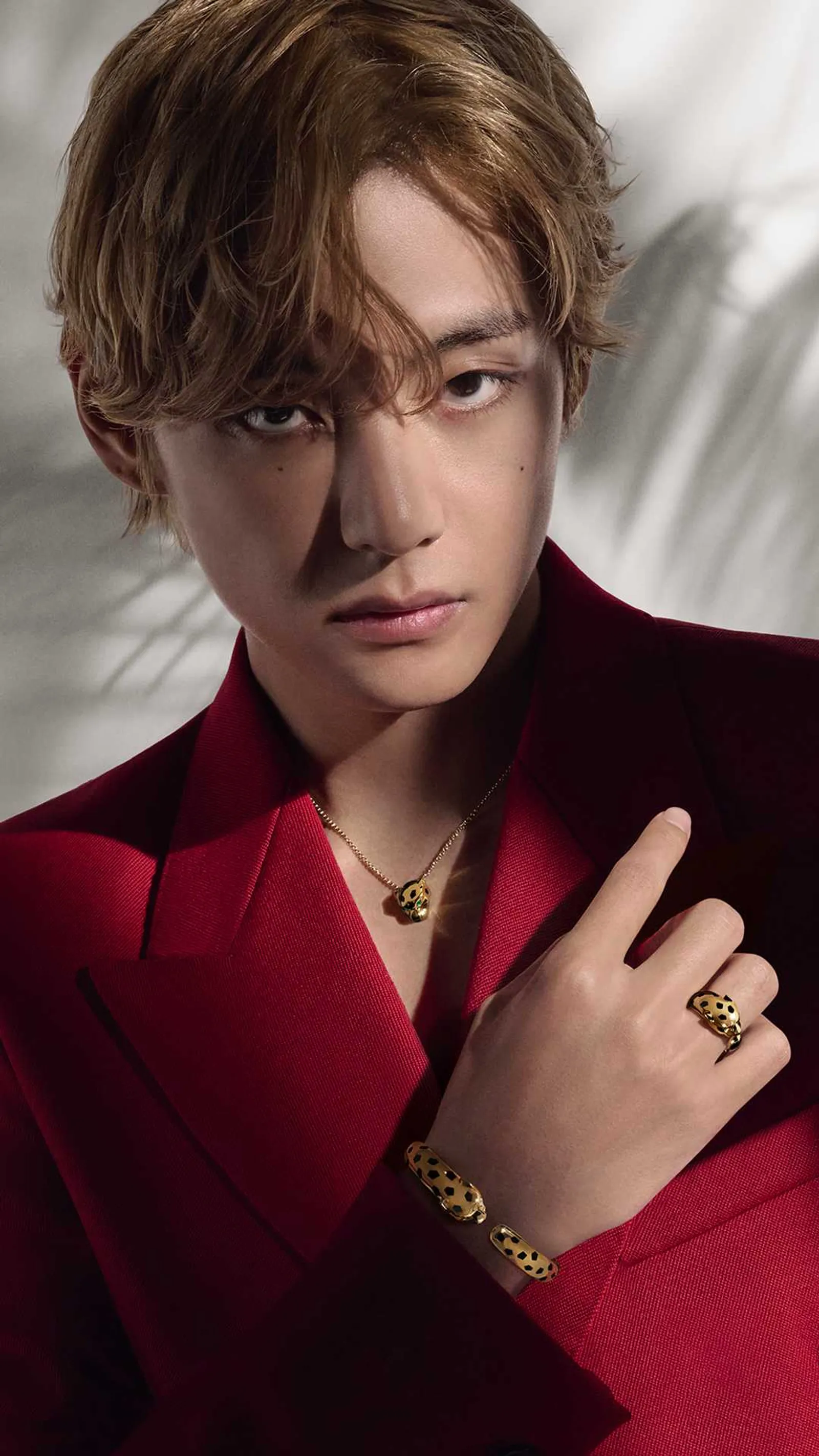 V 'BTS' dan Vanessa Kirby Jadi Model Campaign Cartier Terbaru