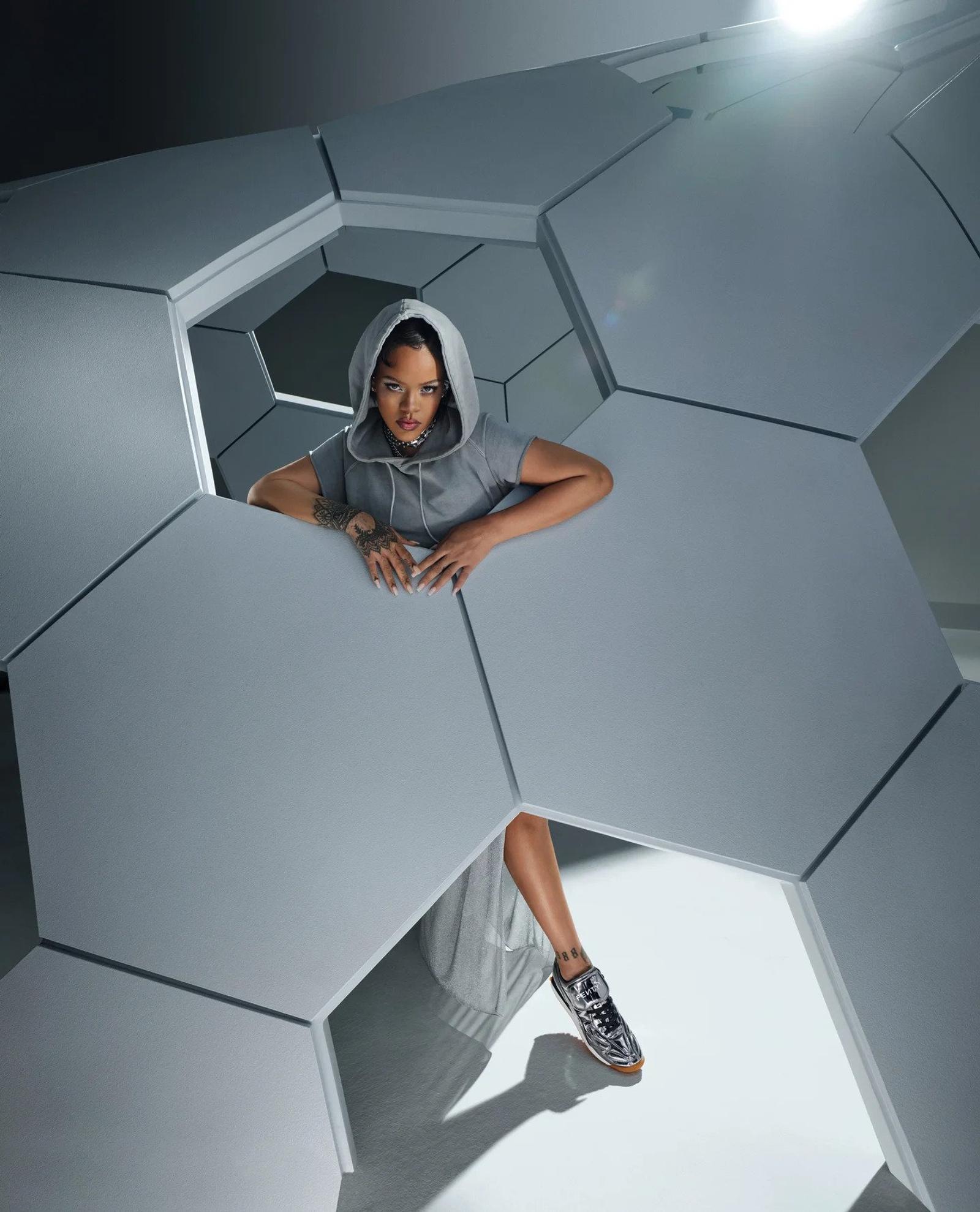 Rihanna dan PUMA Kembali Ciptakan Sneakers Baru Setelah 5 Tahun Hiatus