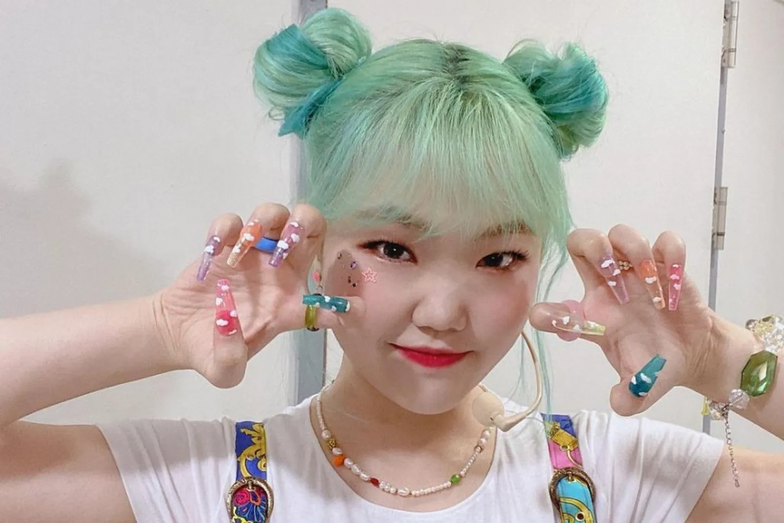 Bersuara Emas, Intip Potret Gemas Lee Suhyun 'AKMU'