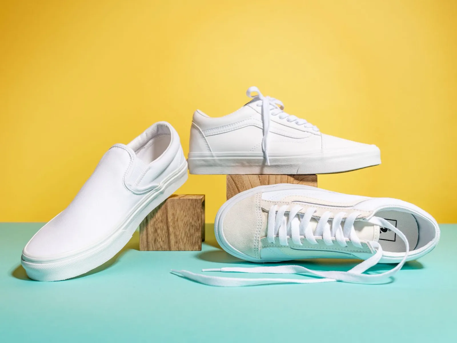 Cara Menjaga Warna Putih pada Sneakers, Tetap Kelihatan Fresh!