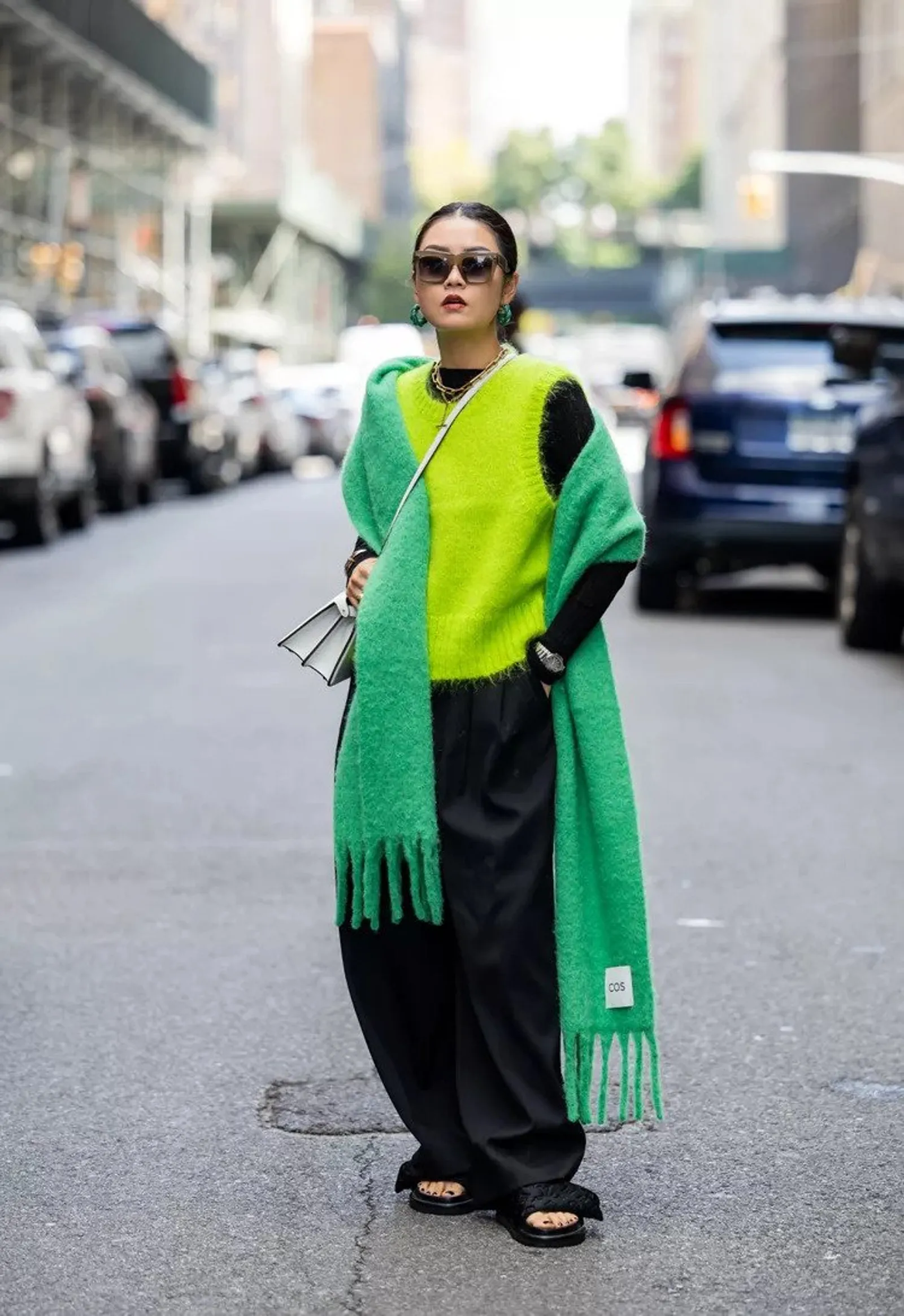 Inspirasi Tampil Statement Pakai Fringe Outfit