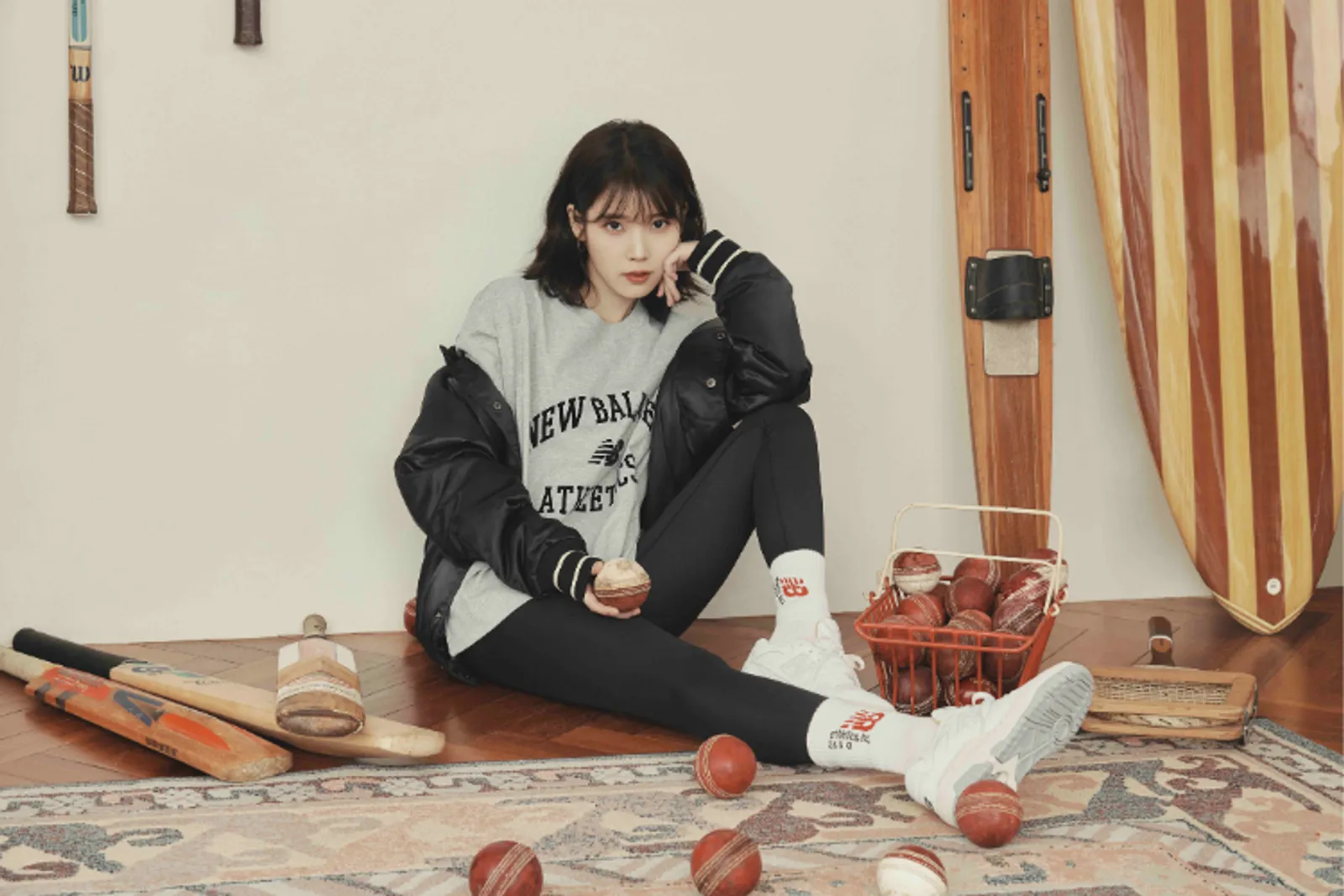 Intip Gaya Keren IU saat Jadi Model Campaign New Balance Terbaru