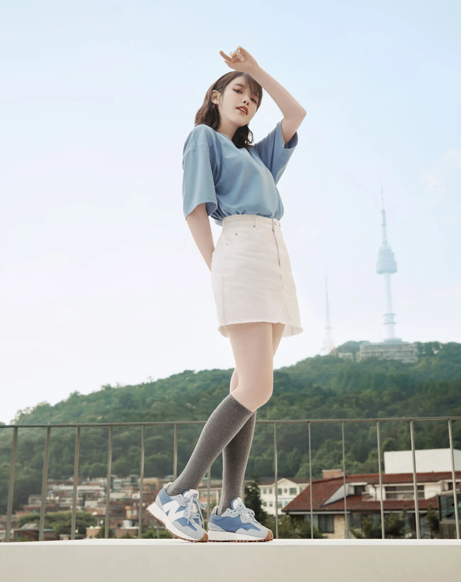 Intip Gaya Keren IU saat Jadi Model Campaign New Balance Terbaru