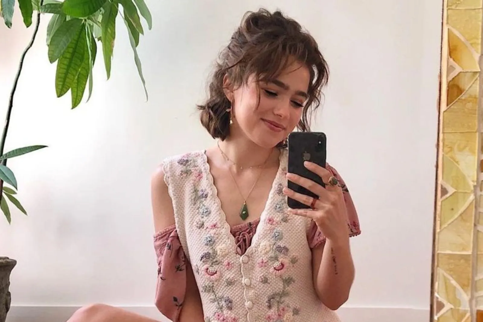 Intip Gaya Rambut Haley Lu Richardson, Bintang 'Love at First Sight' 