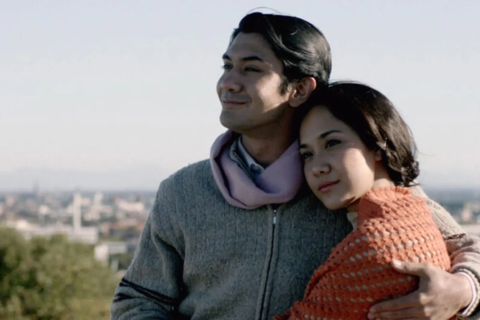 15 Film Romantis Indonesia yang Sukses Bikin Baper