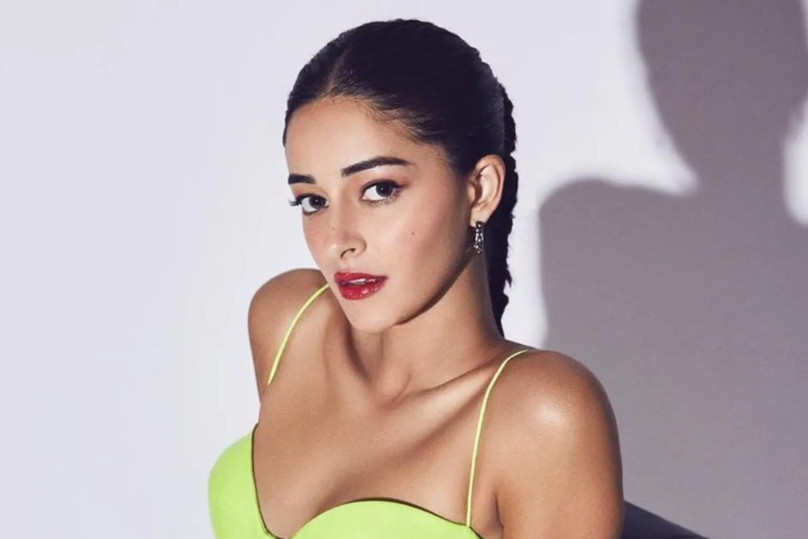 Aktris Muda Bollywood Bersinar, Begini Pesona Ananya Panday 